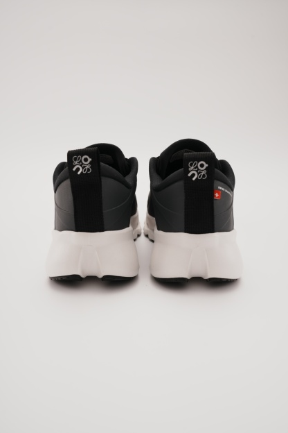 LOEWE X ON 昂跑 Cloudsolo 舒適跑步鞋 黑白（男女同款）