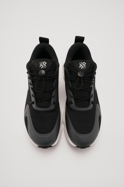 LOEWE X ON 昂跑 Cloudsolo 舒適跑步鞋 黑白（男女同款）