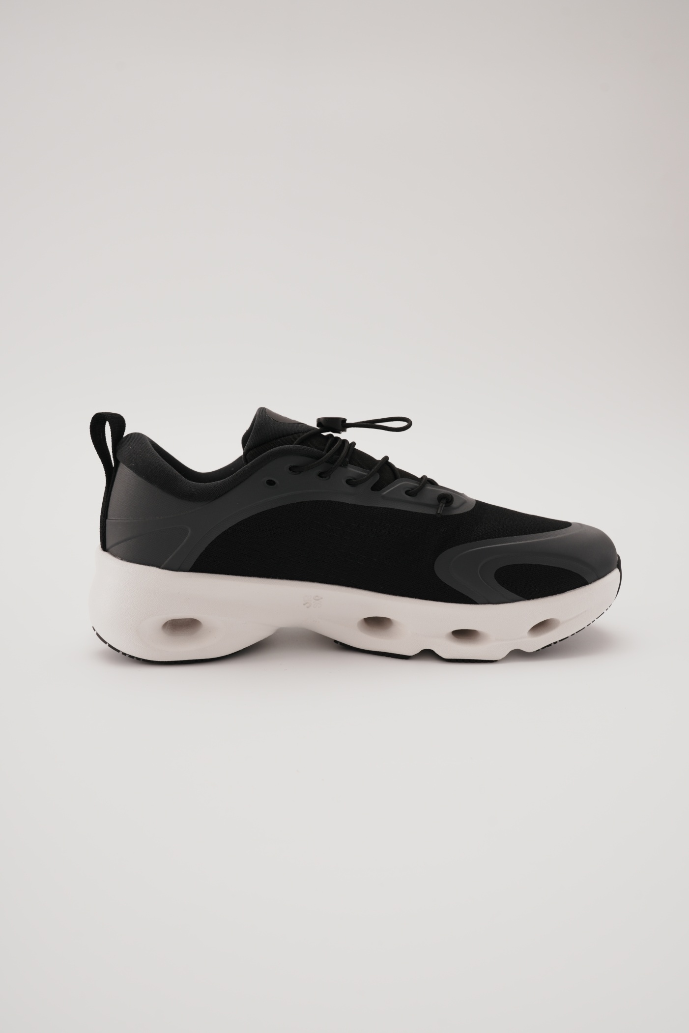 LOEWE X ON 昂跑 Cloudsolo 舒適跑步鞋 黑白（男女同款）