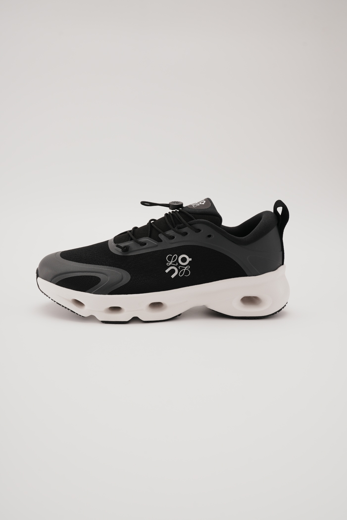 LOEWE X ON 昂跑 Cloudsolo 舒適跑步鞋 黑白（男女同款）