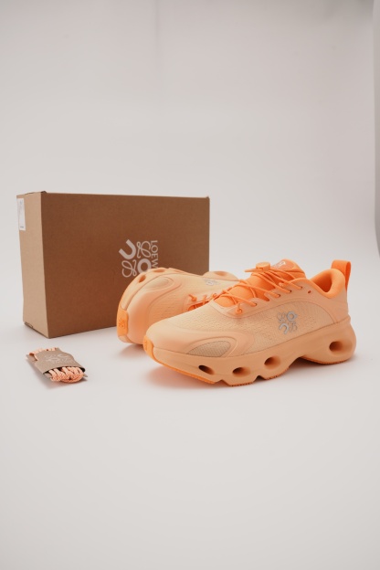 LOEWE X ON 昂跑 Cloudsolo 舒適跑步鞋 橙色（男女同款）