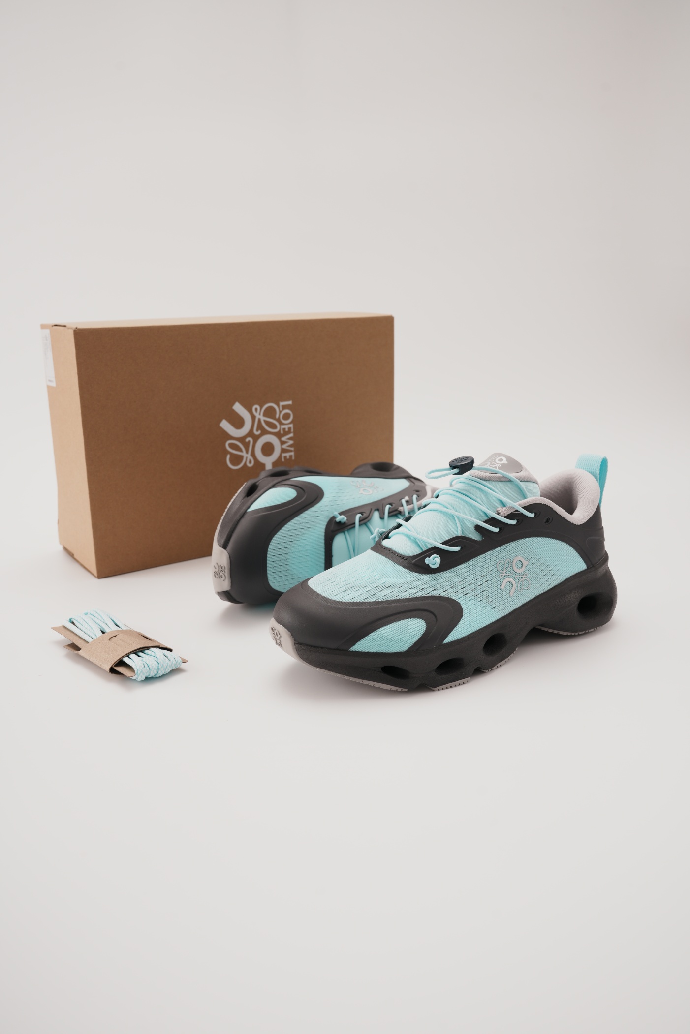 LOEWE X ON 昂跑 Cloudsolo 舒適跑步鞋 黑藍（男女同款）