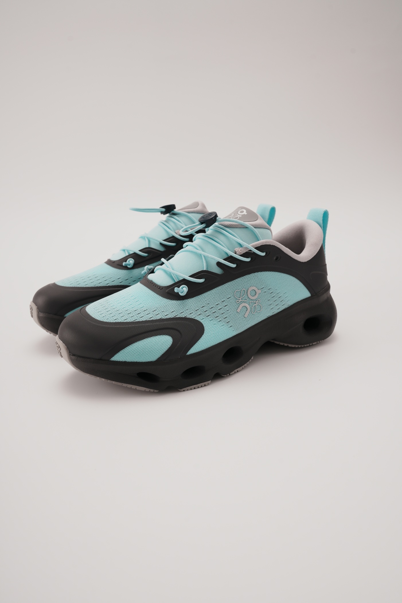 LOEWE X ON 昂跑 Cloudsolo 舒適跑步鞋 黑藍（男女同款）