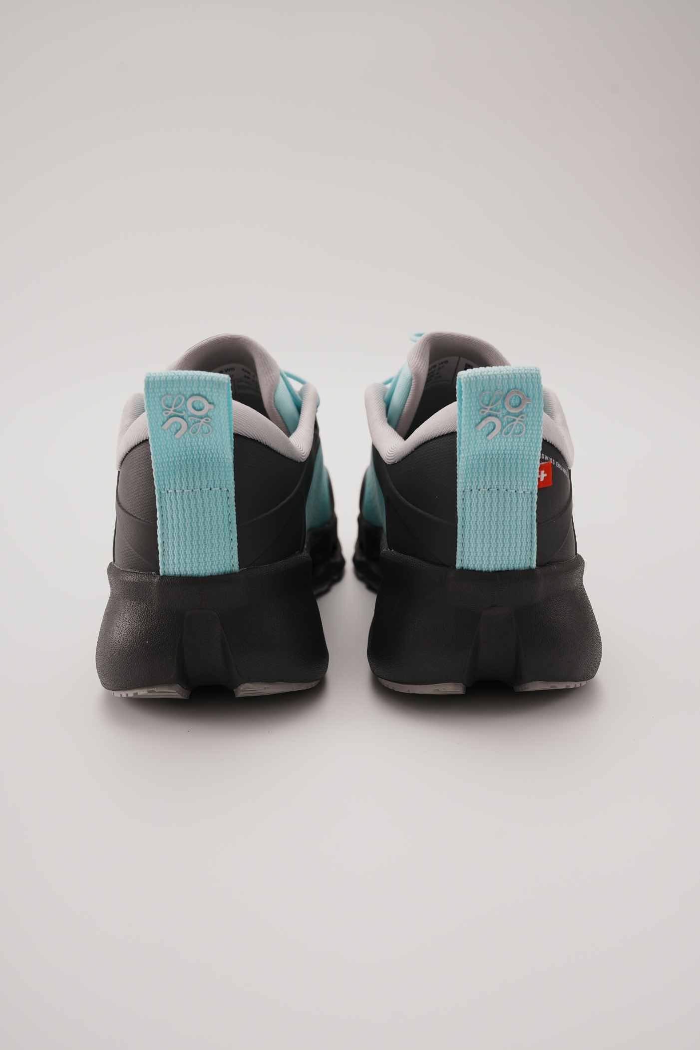 LOEWE X ON 昂跑 Cloudsolo 舒適跑步鞋 黑藍（男女同款）