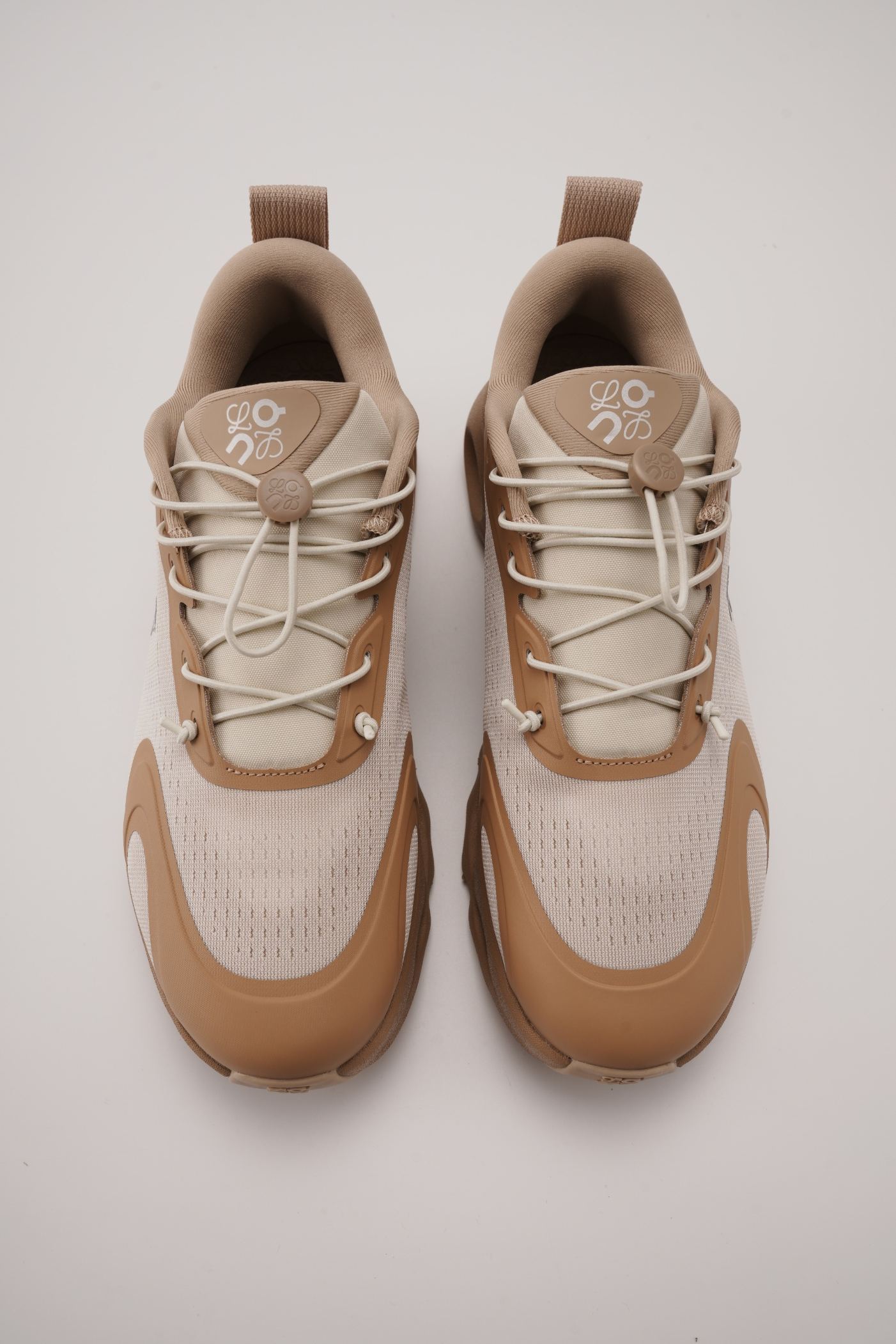 LOEWE X ON 昂跑 Cloudsolo 舒適跑步鞋 白棕（男女同款）