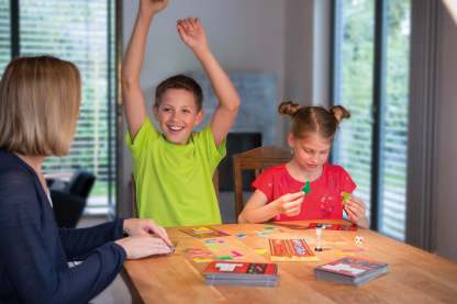 Thames & Kosmos Ubongo Classic Puzzle Game, 1- 4 Players