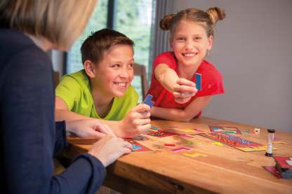 Thames & Kosmos Ubongo Classic Puzzle Game, 1- 4 Players