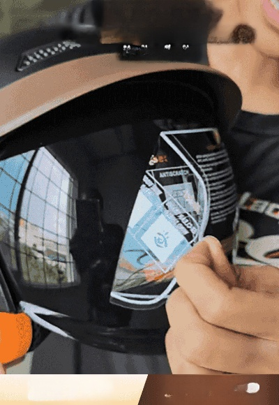 🛵 หมวกกันน็อคเลนส์โค้งยอดนิยมจากไทย 🔥 มุมมองกว้างพิเศษ⤴️ เบาและสบาย✨ มีหลายสีให้เลือก! 🌪️ การออกแบบกันลมเฉพาะ + เลนส์ปรับได้ 3 ระดับ ล็อคทันทีที่ดึง🔒