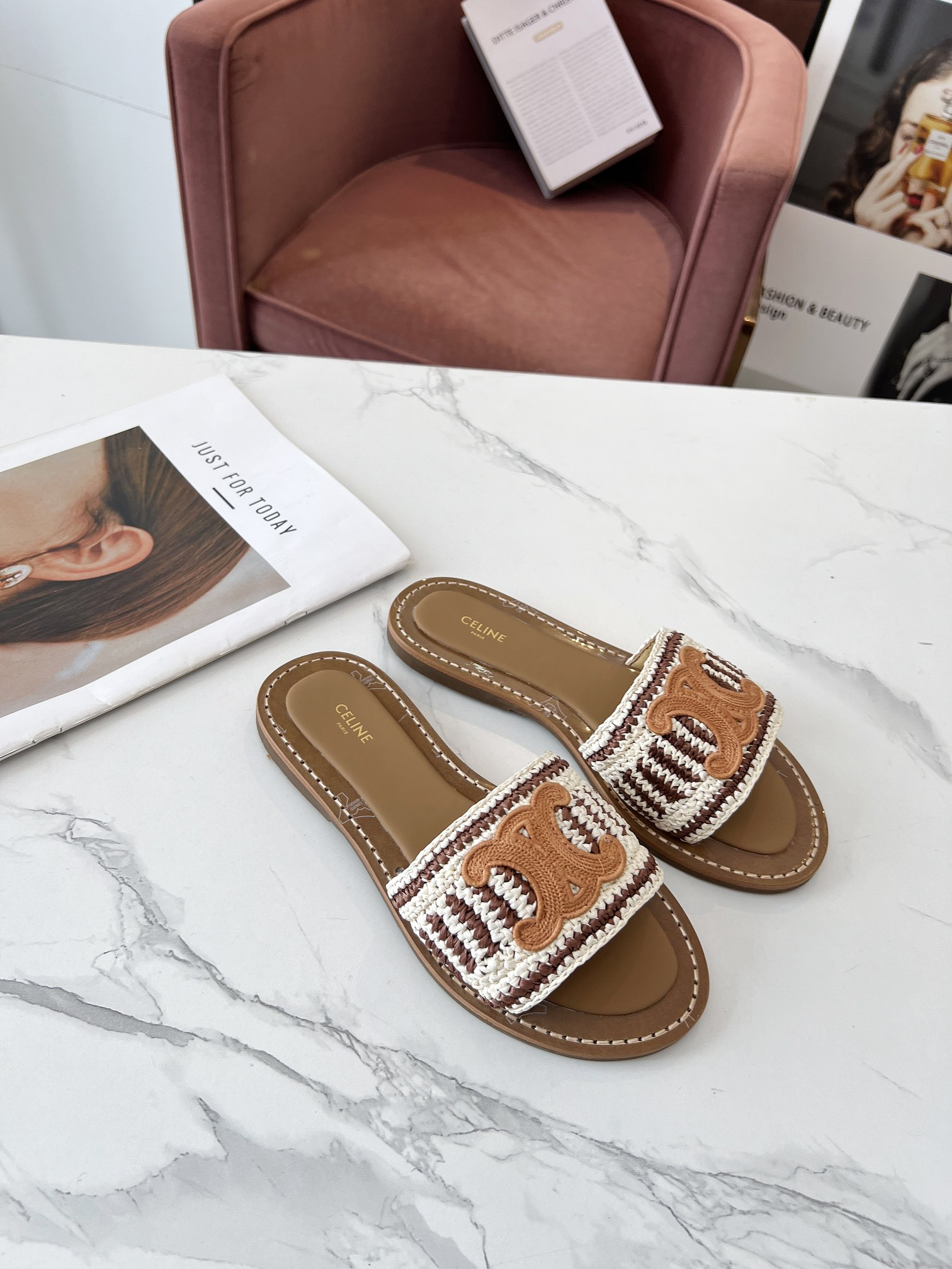 セリーヌです「CELINE」【新商品】セリーヌ トリオンフ ミュール / スライドシューズ