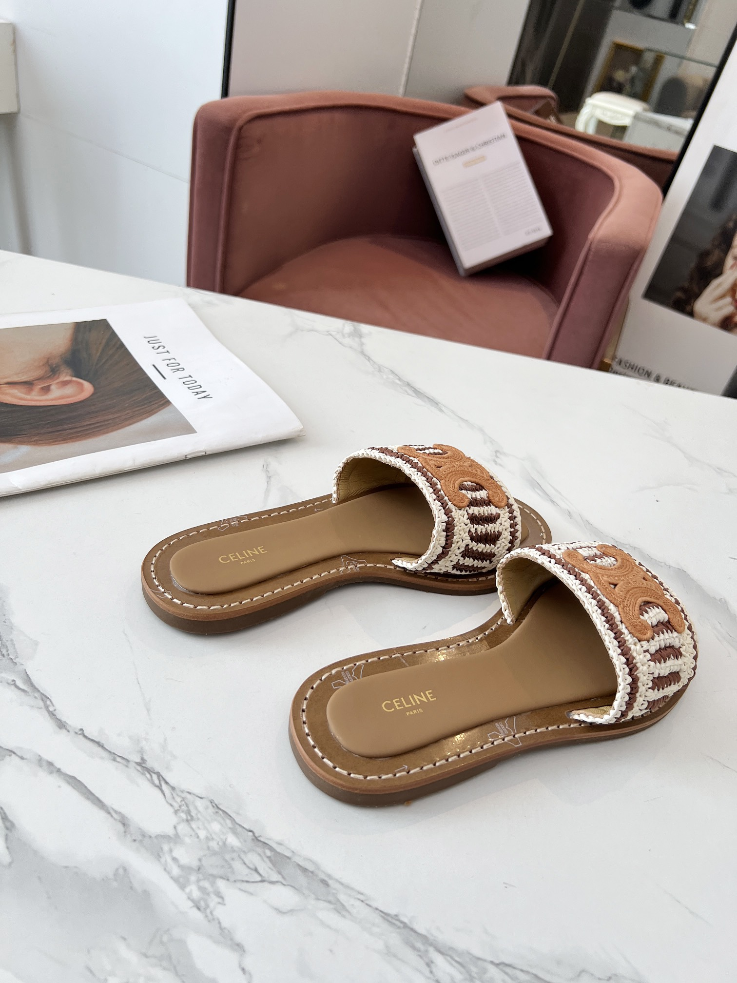 セリーヌです「CELINE」【新商品】セリーヌ トリオンフ ミュール / スライドシューズ
