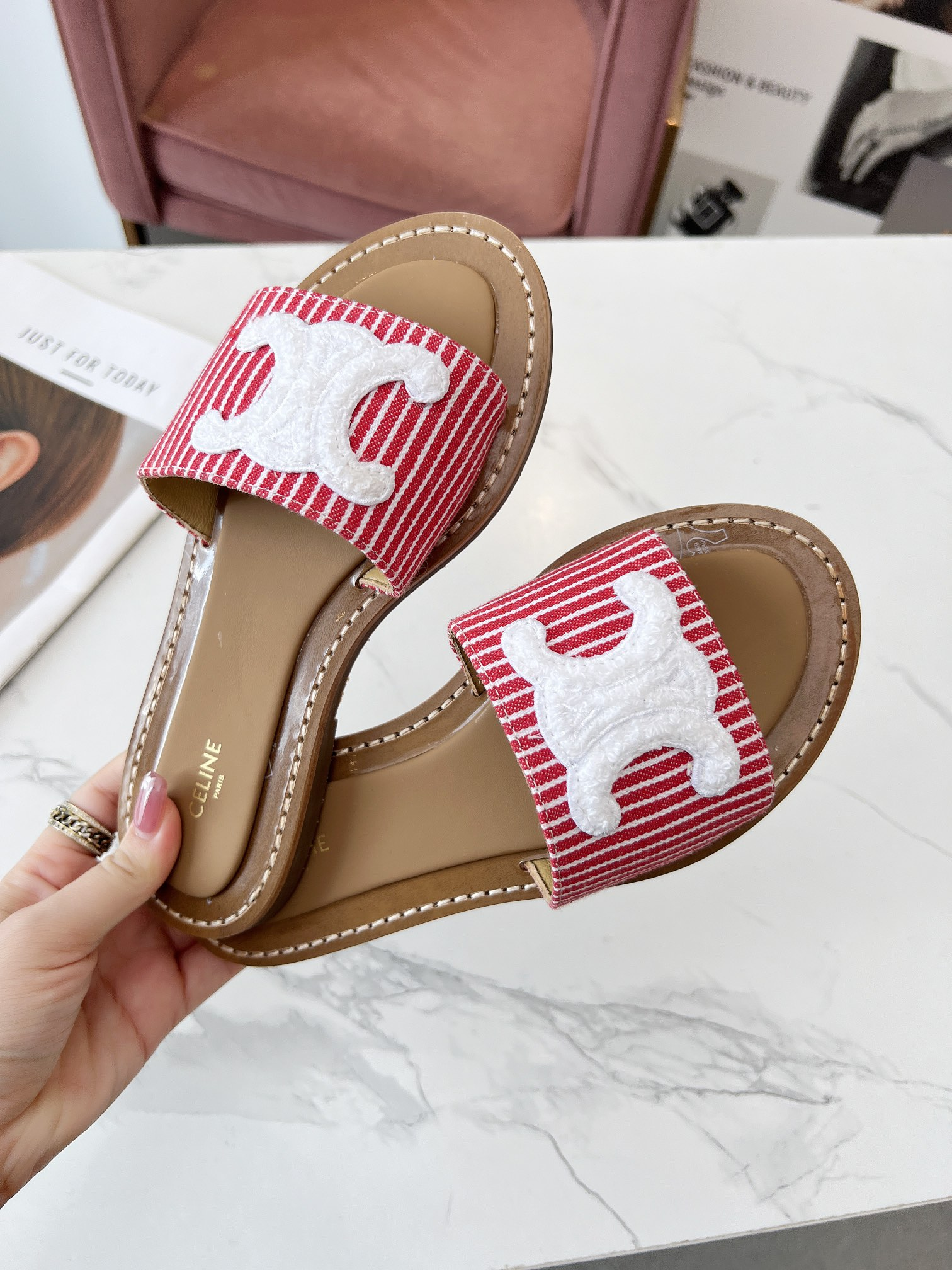 セリーヌです「CELINE」【新商品】セリーヌ トリオンフ ミュール / スライドシューズ
