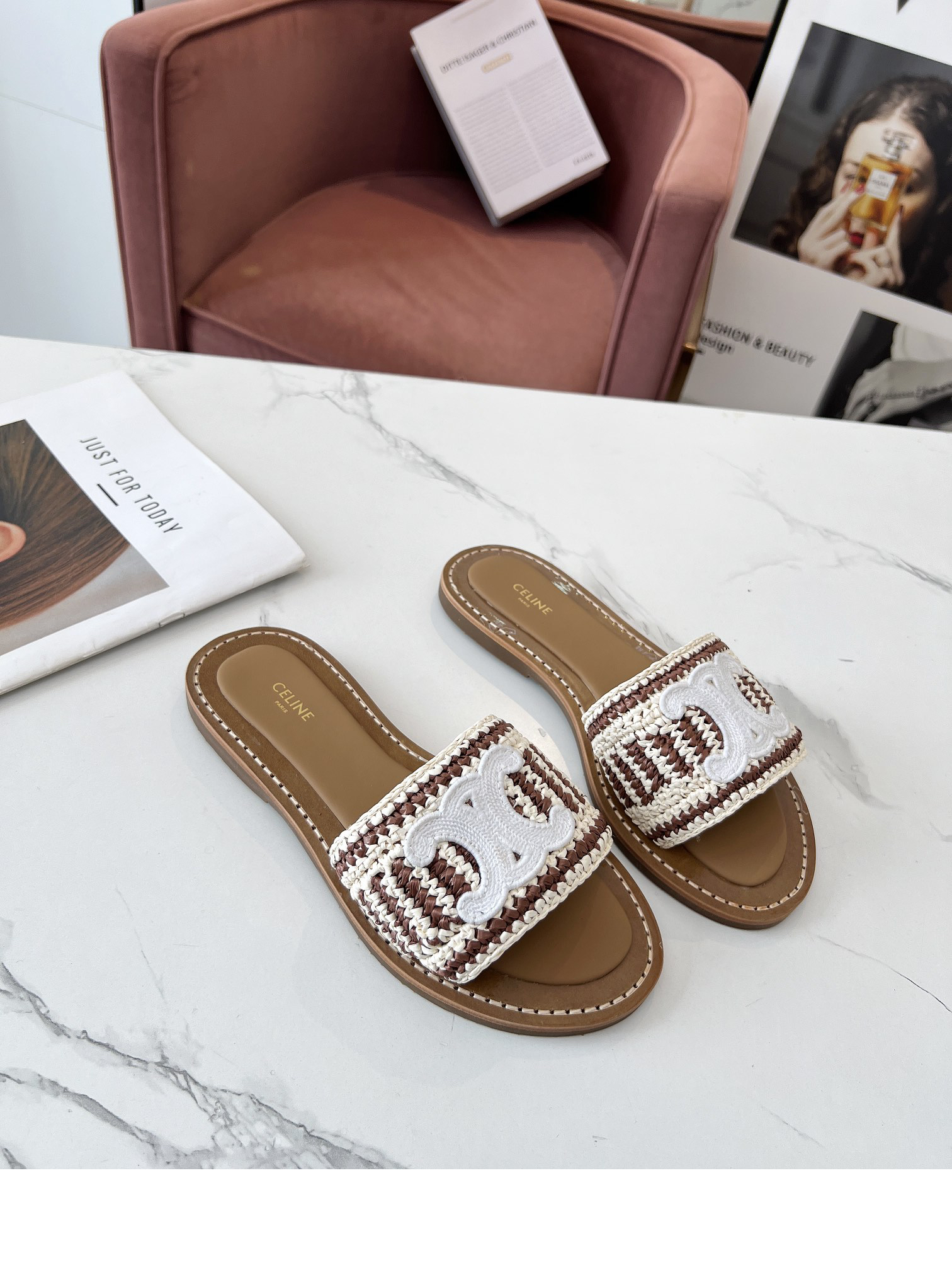 セリーヌです「CELINE」【新商品】セリーヌ トリオンフ ミュール / スライドシューズ