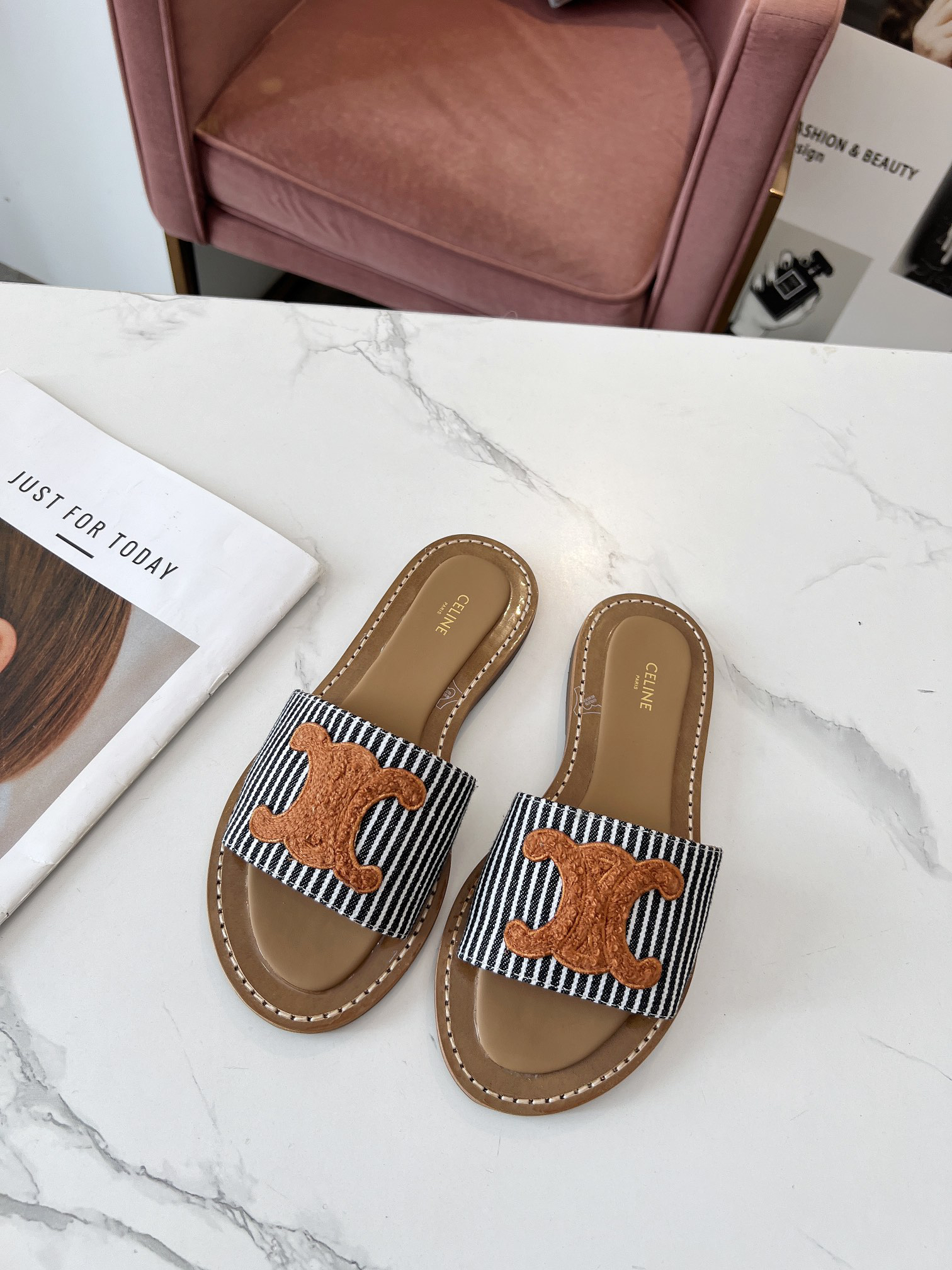 セリーヌです「CELINE」【新商品】セリーヌ トリオンフ ミュール / スライドシューズ