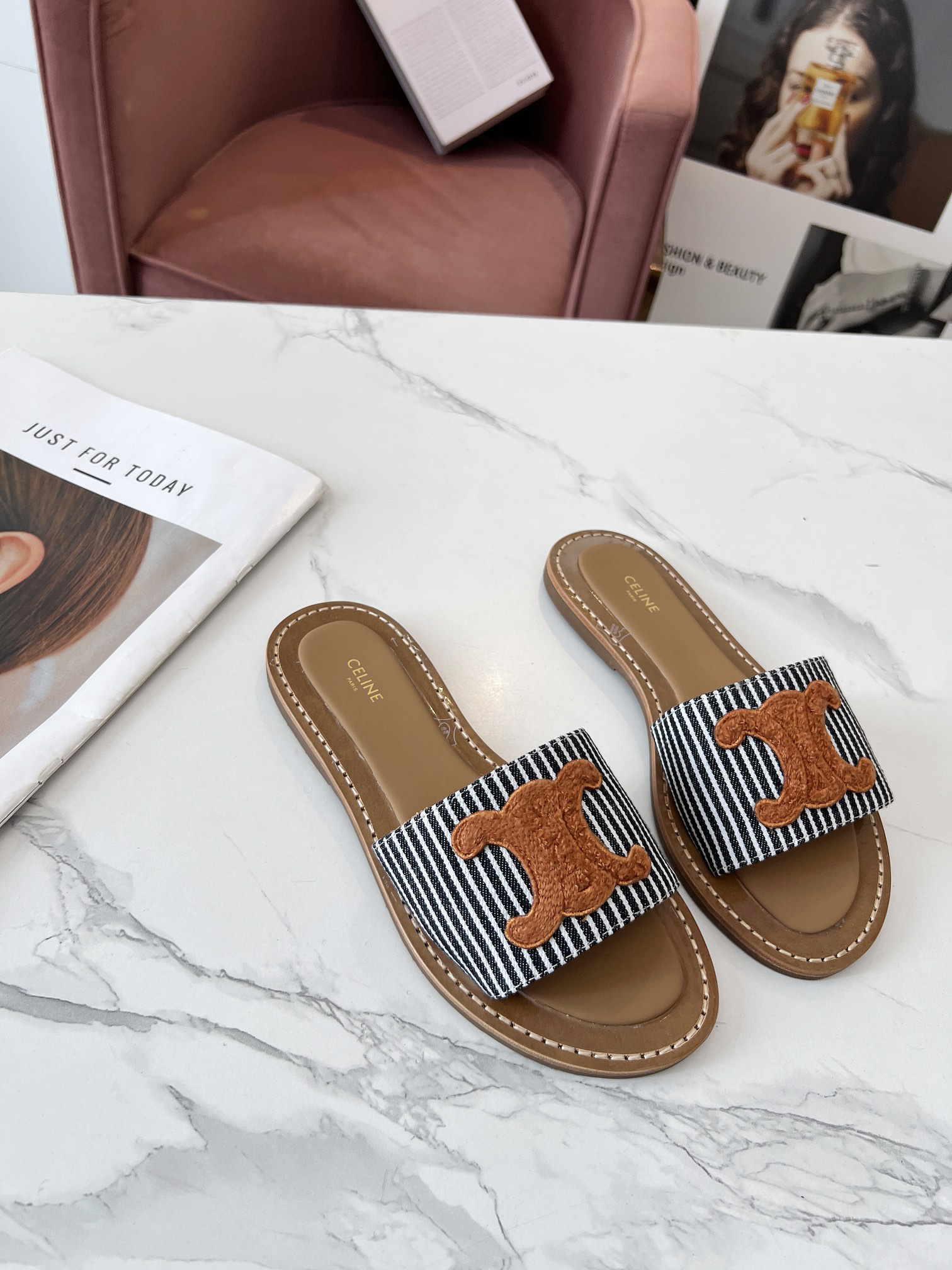 セリーヌです「CELINE」【新商品】セリーヌ トリオンフ ミュール / スライドシューズ
