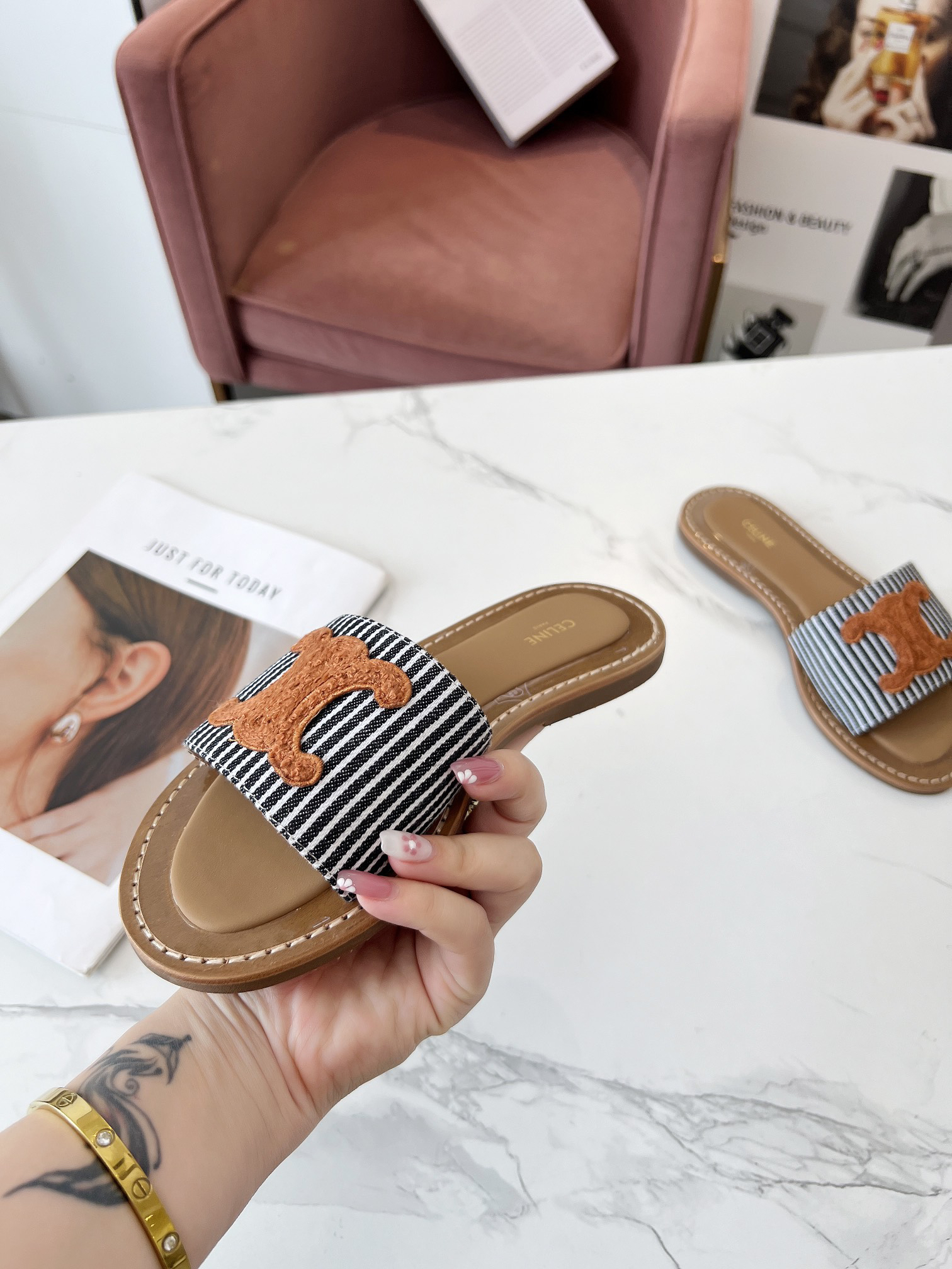 セリーヌです「CELINE」【新商品】セリーヌ トリオンフ ミュール / スライドシューズ