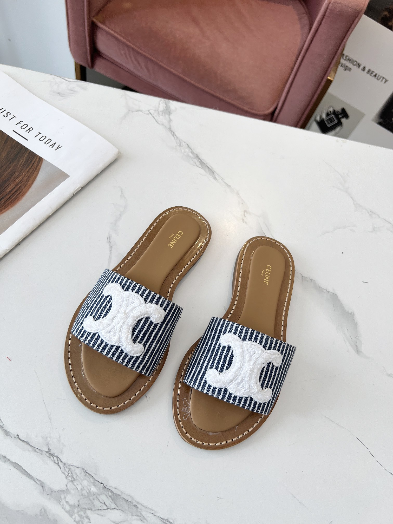 セリーヌです「CELINE」【新商品】セリーヌ トリオンフ ミュール / スライドシューズ