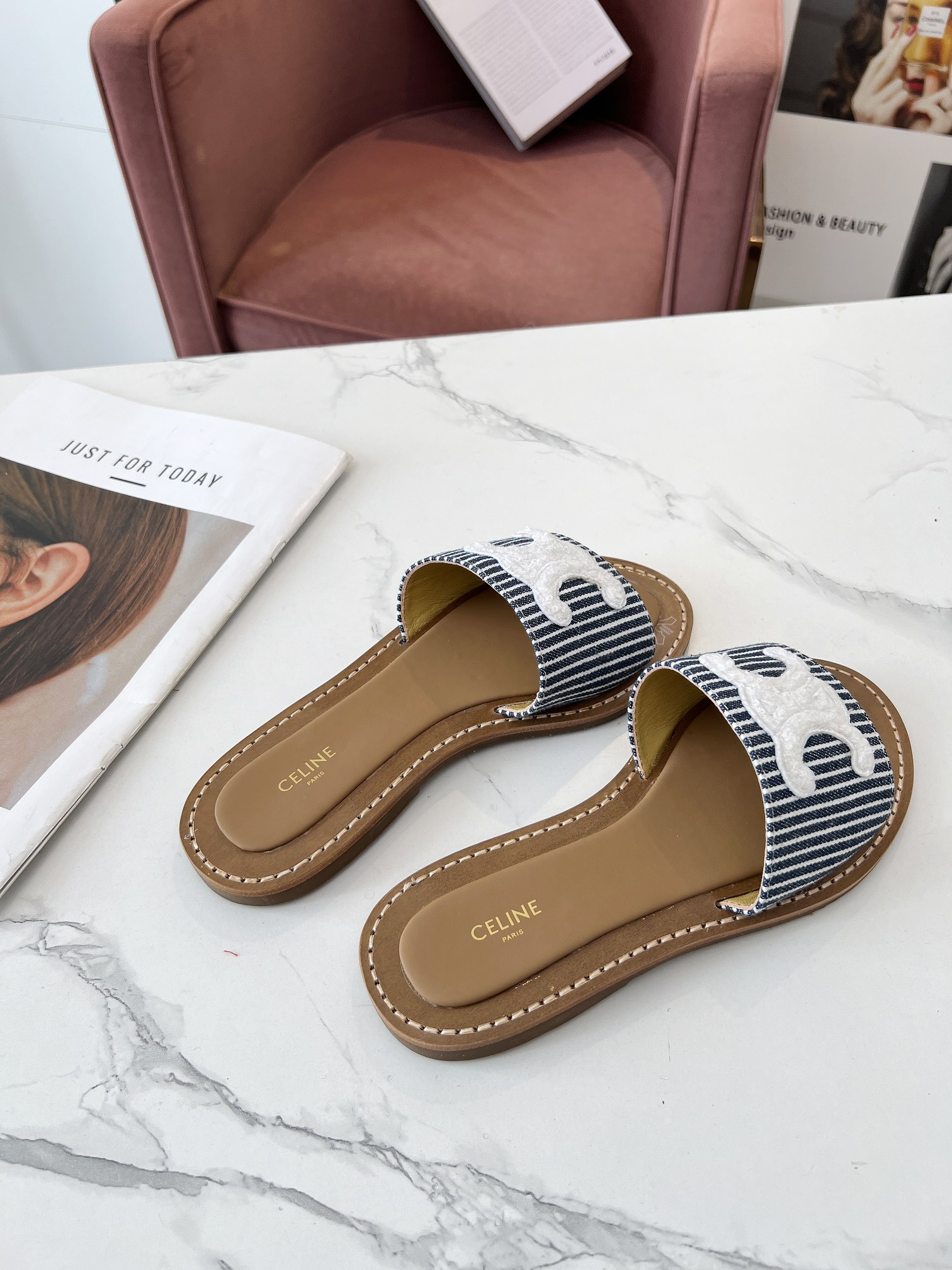 セリーヌです「CELINE」【新商品】セリーヌ トリオンフ ミュール / スライドシューズ