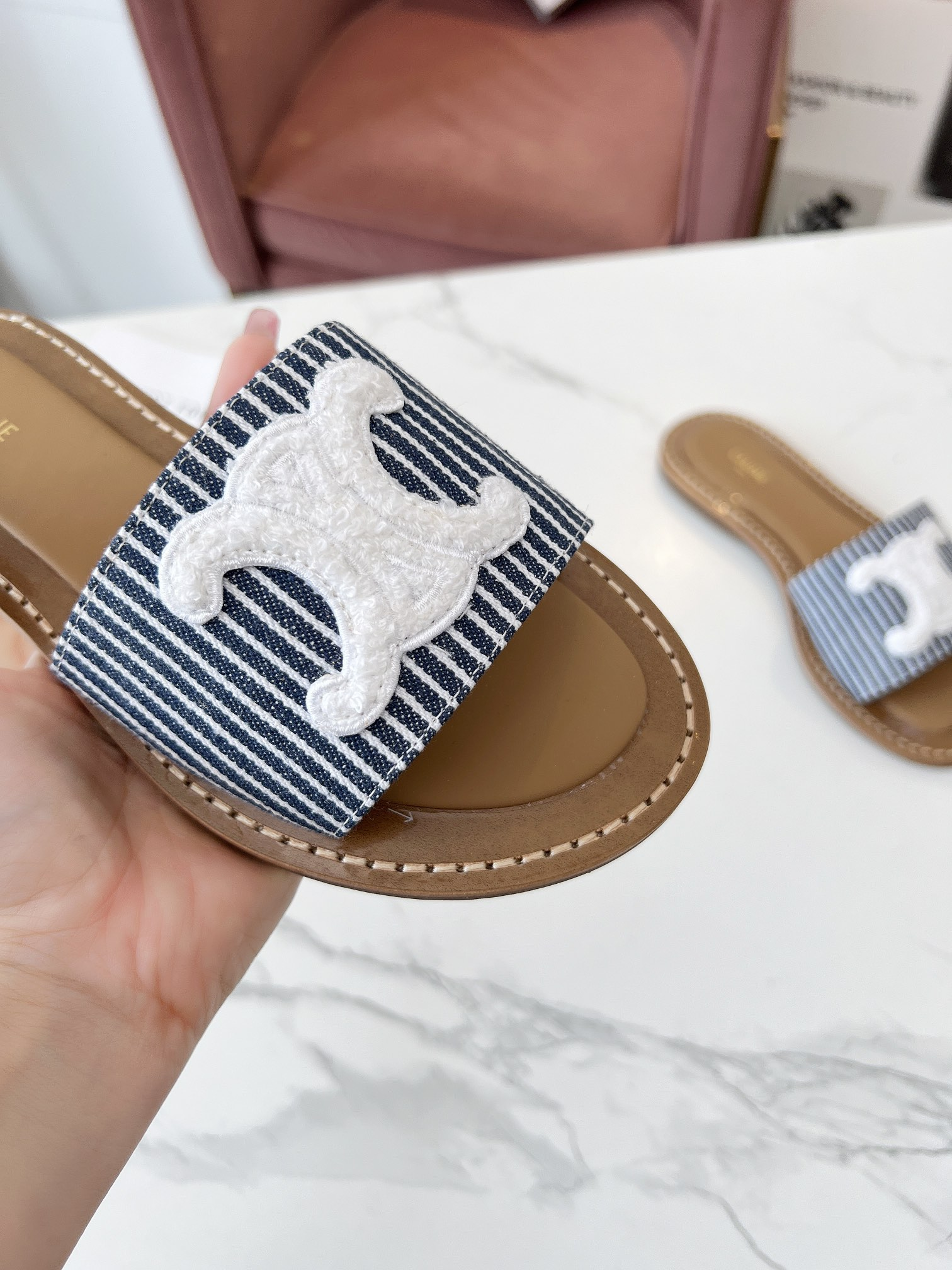 セリーヌです「CELINE」【新商品】セリーヌ トリオンフ ミュール / スライドシューズ