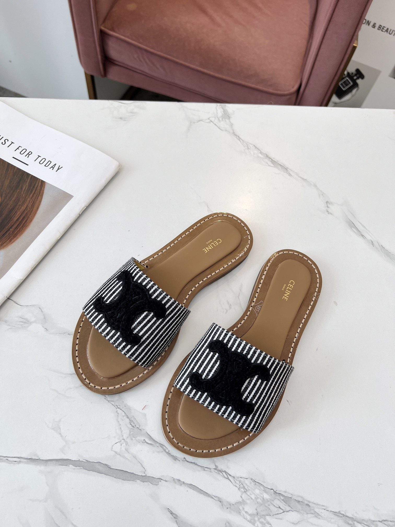 セリーヌです「CELINE」【新商品】セリーヌ トリオンフ ミュール / スライドシューズ