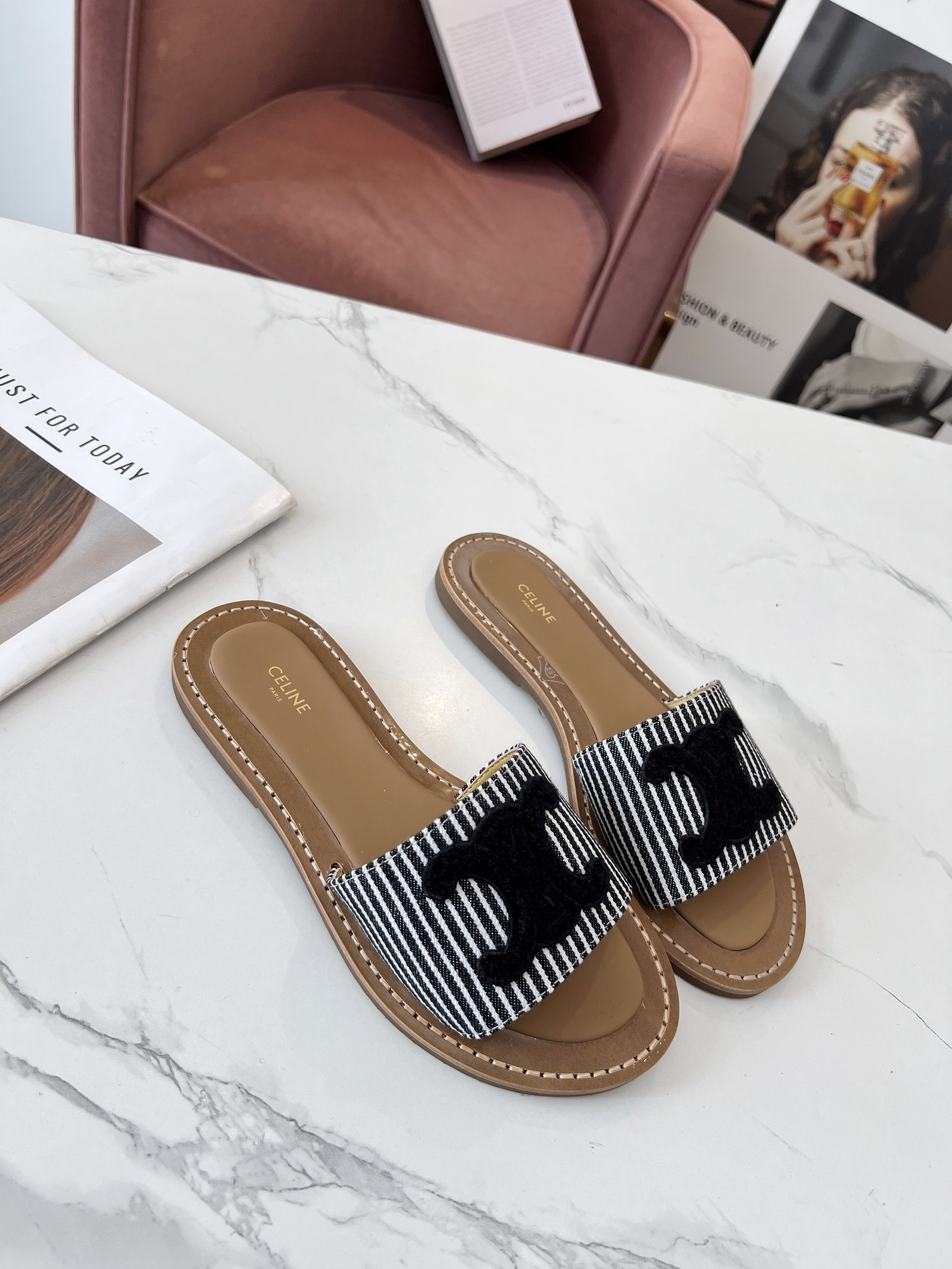 セリーヌです「CELINE」【新商品】セリーヌ トリオンフ ミュール / スライドシューズ