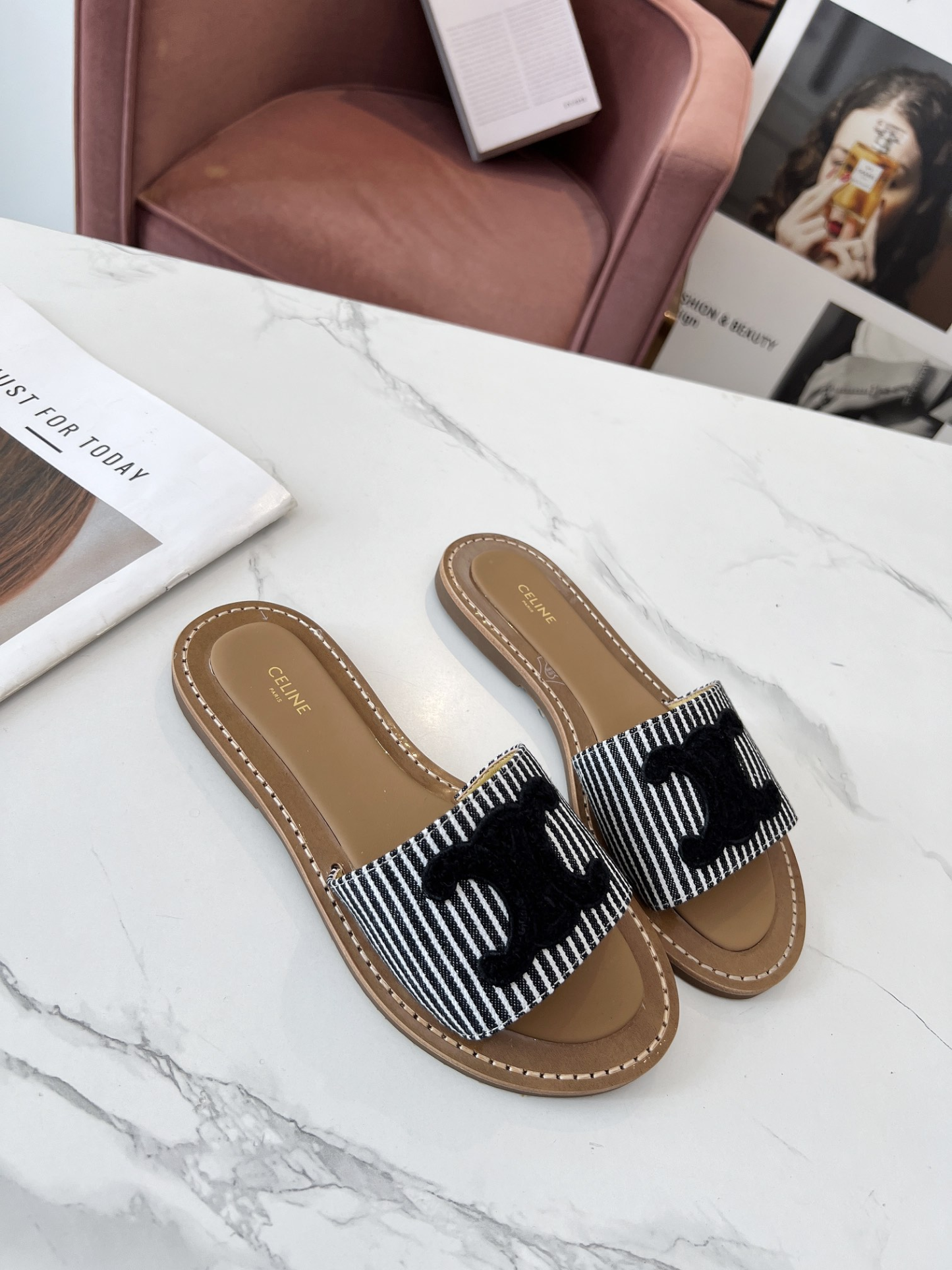 セリーヌです「CELINE」【新商品】セリーヌ トリオンフ ミュール / スライドシューズ