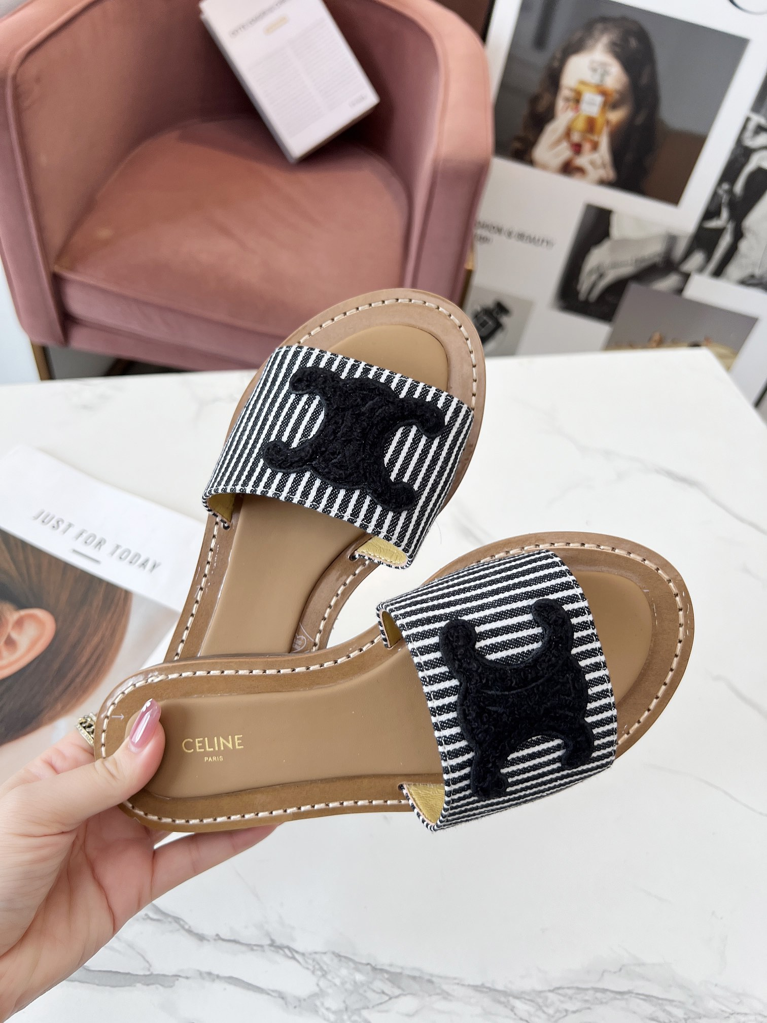 セリーヌです「CELINE」【新商品】セリーヌ トリオンフ ミュール / スライドシューズ
