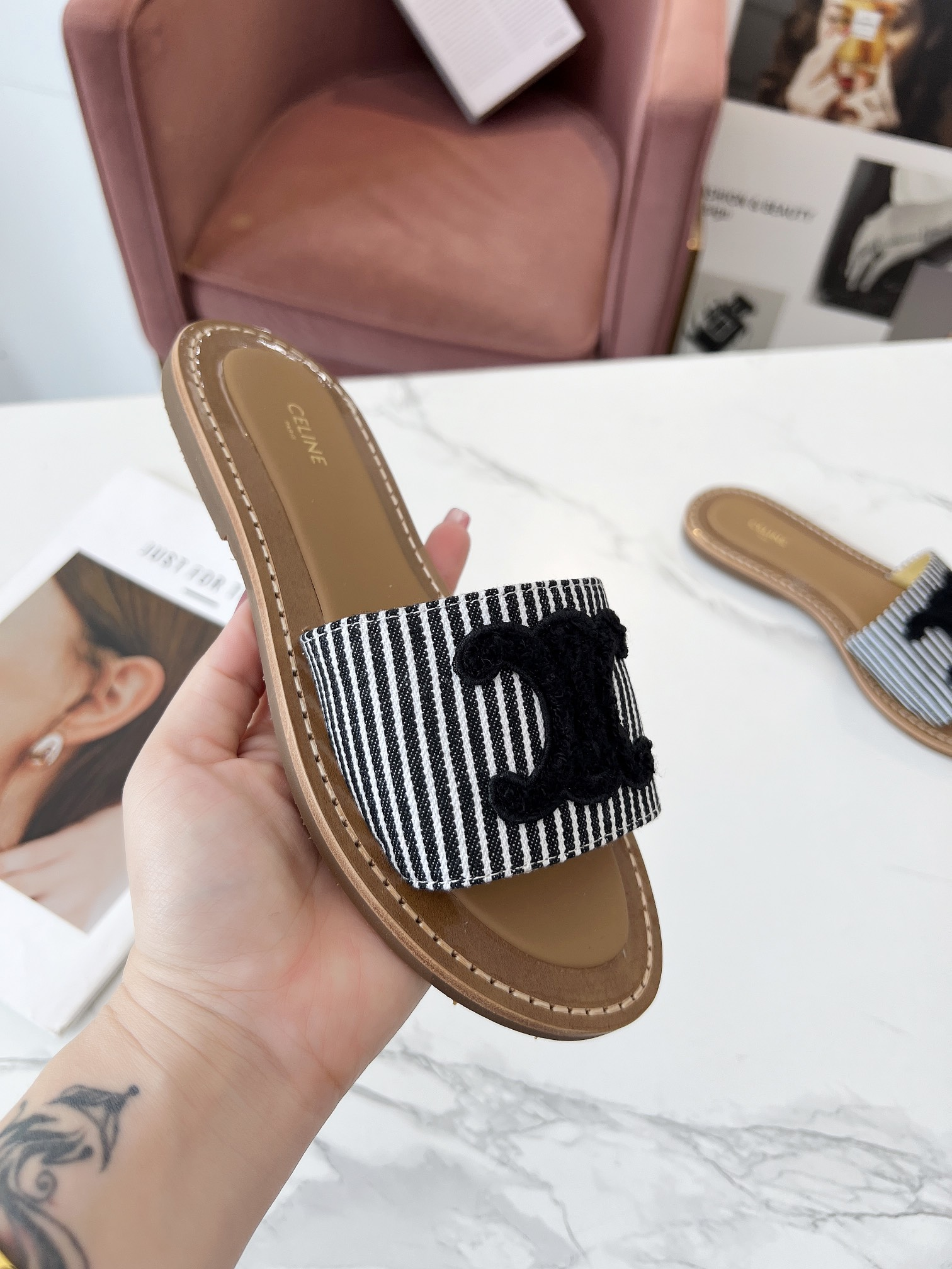 セリーヌです「CELINE」【新商品】セリーヌ トリオンフ ミュール / スライドシューズ