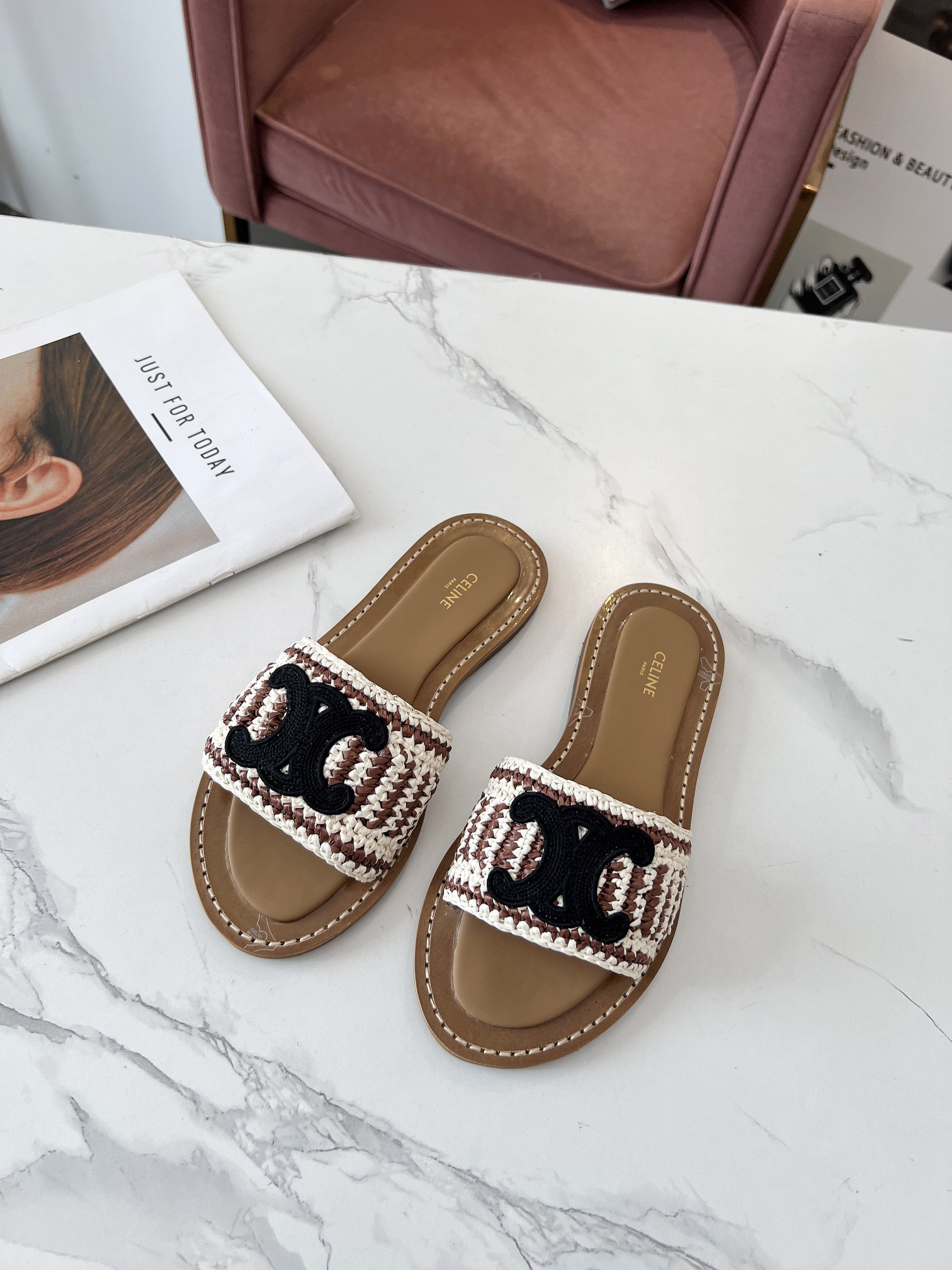 セリーヌです「CELINE」【新商品】セリーヌ トリオンフ ミュール / スライドシューズ