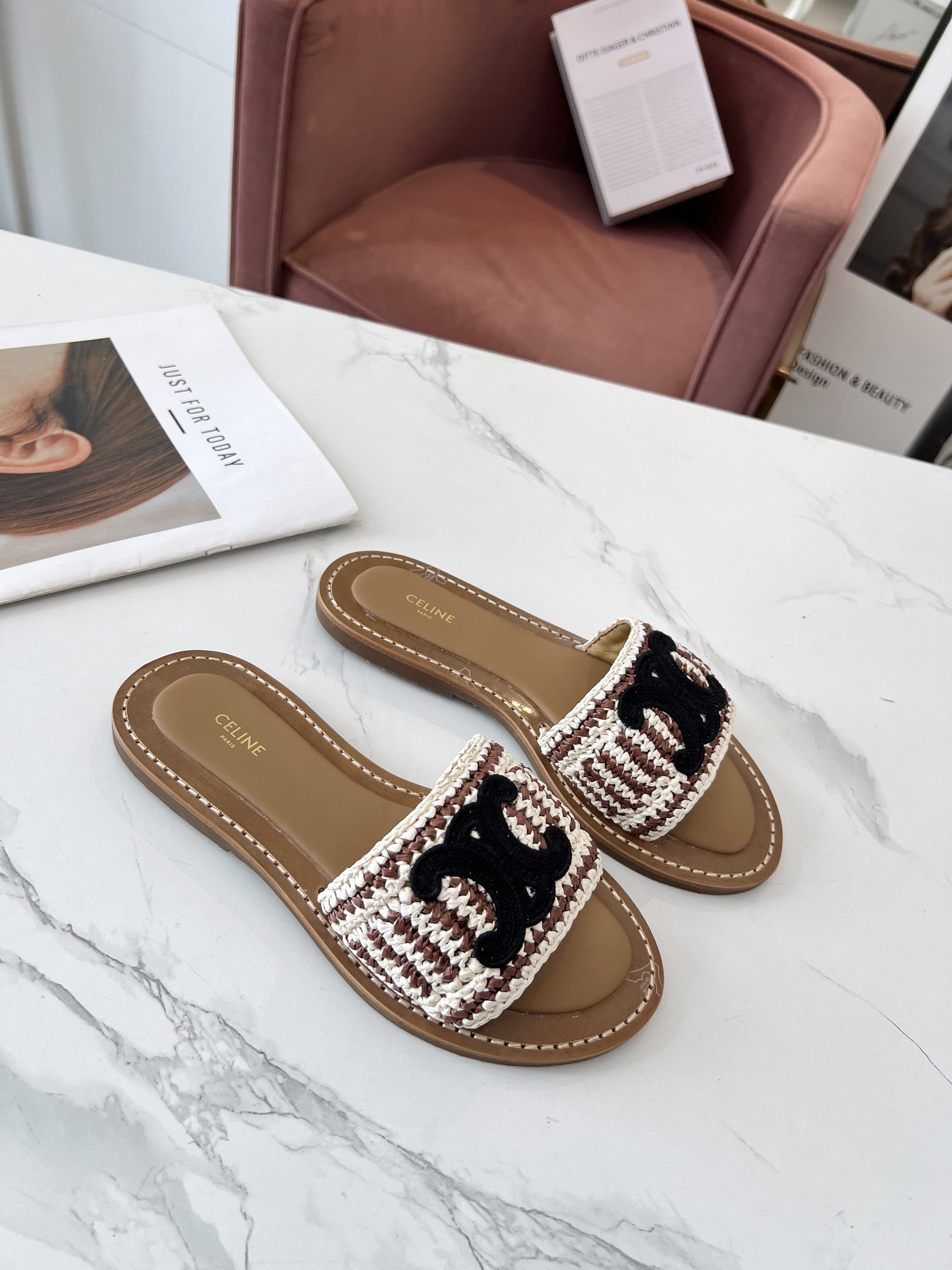セリーヌです「CELINE」【新商品】セリーヌ トリオンフ ミュール / スライドシューズ