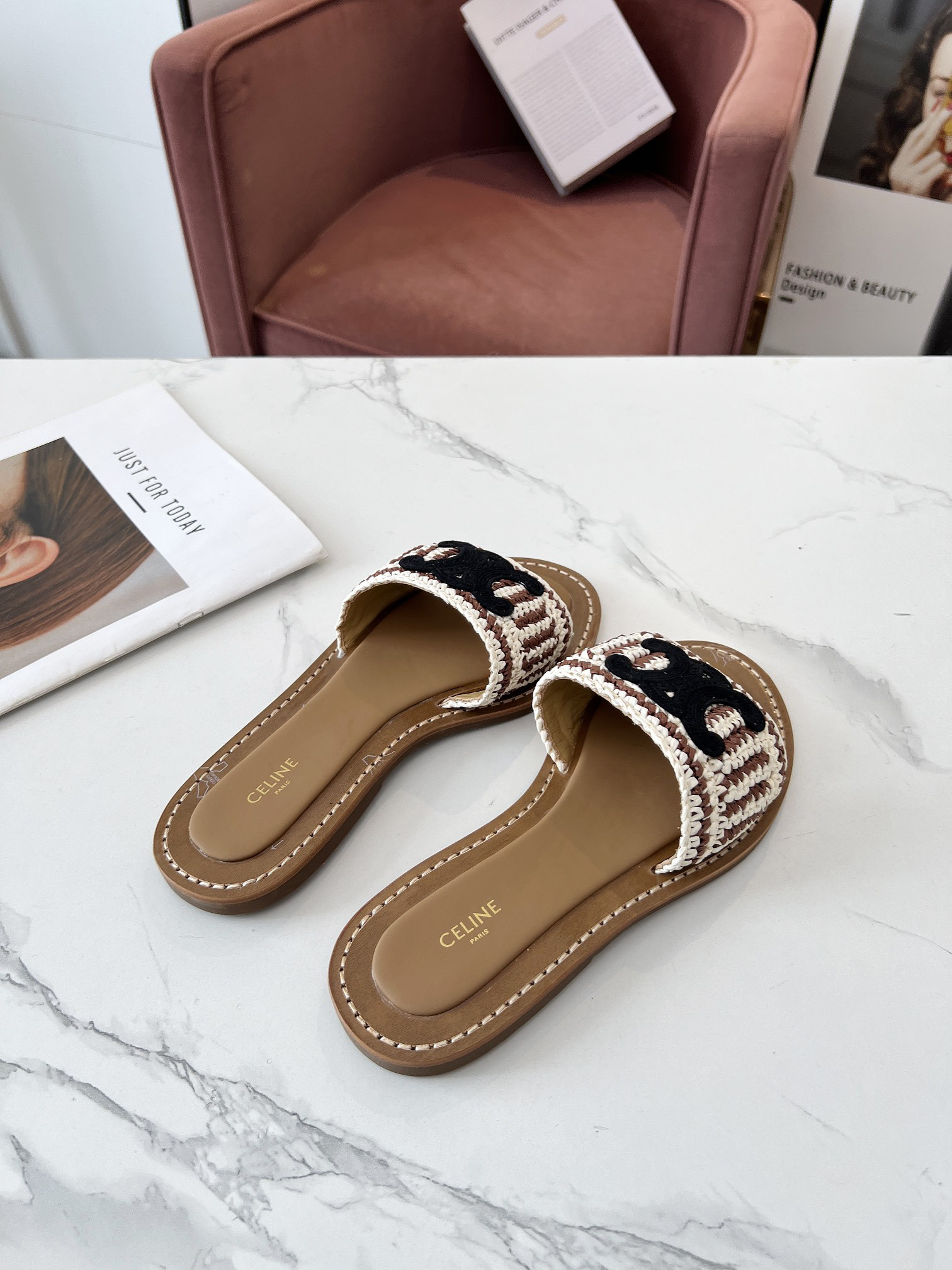 セリーヌです「CELINE」【新商品】セリーヌ トリオンフ ミュール / スライドシューズ