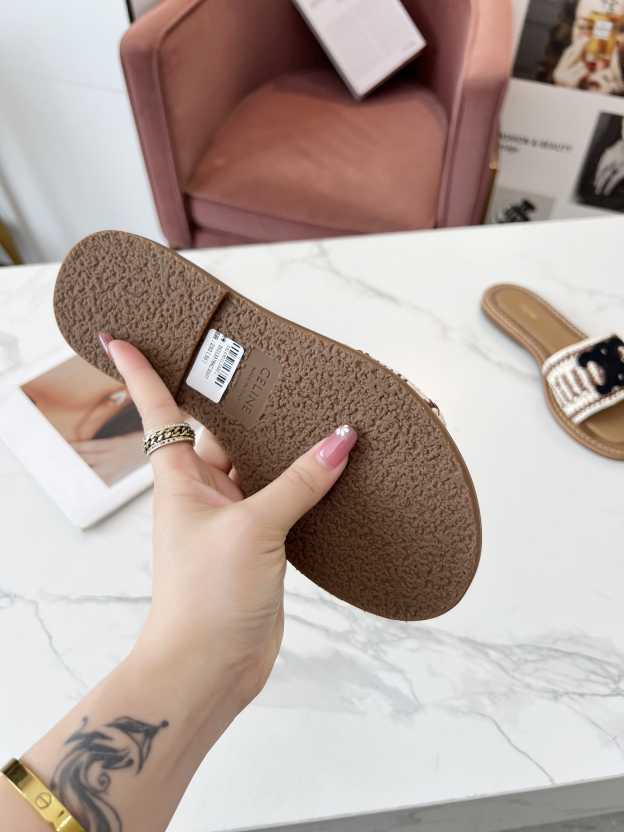 セリーヌです「CELINE」【新商品】セリーヌ トリオンフ ミュール / スライドシューズ