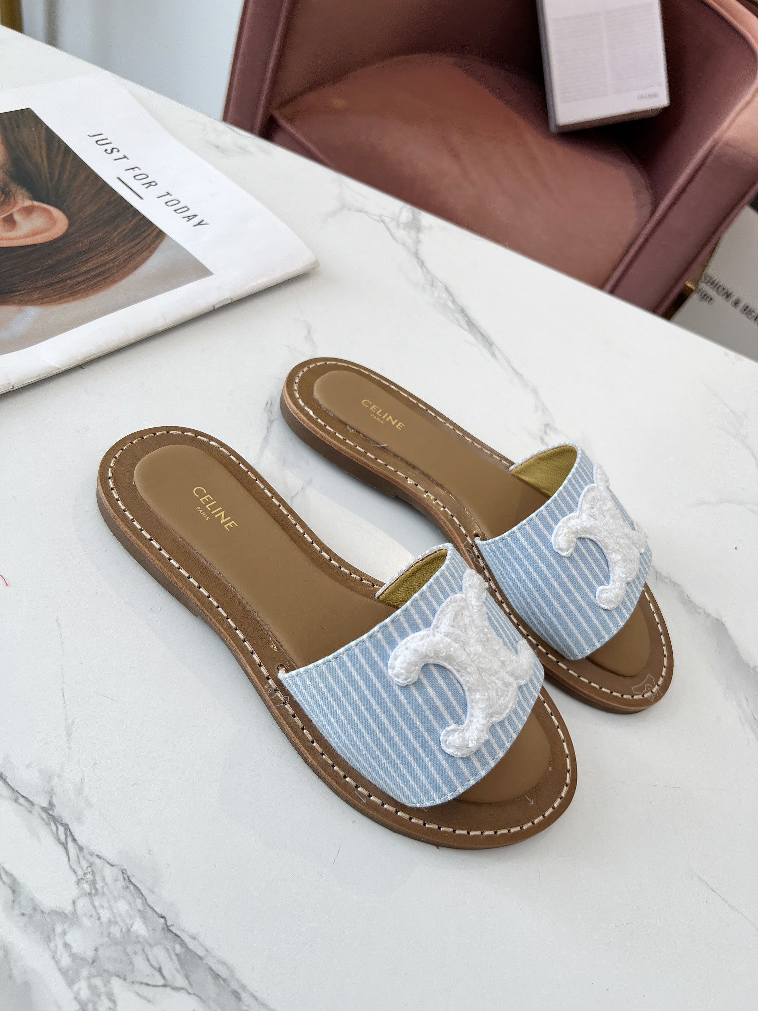 セリーヌです「CELINE」【新商品】セリーヌ トリオンフ ミュール / スライドシューズ