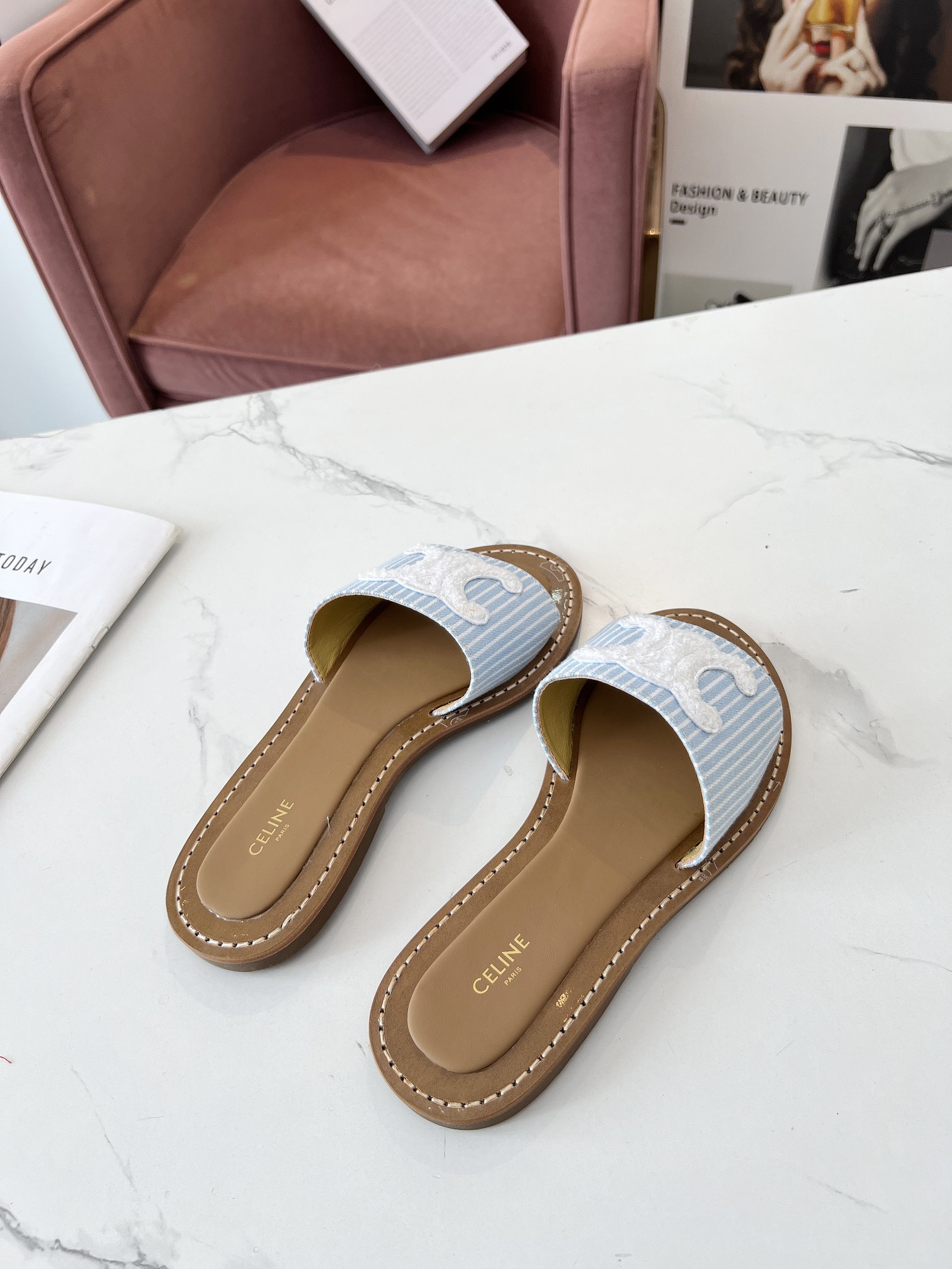 セリーヌです「CELINE」【新商品】セリーヌ トリオンフ ミュール / スライドシューズ