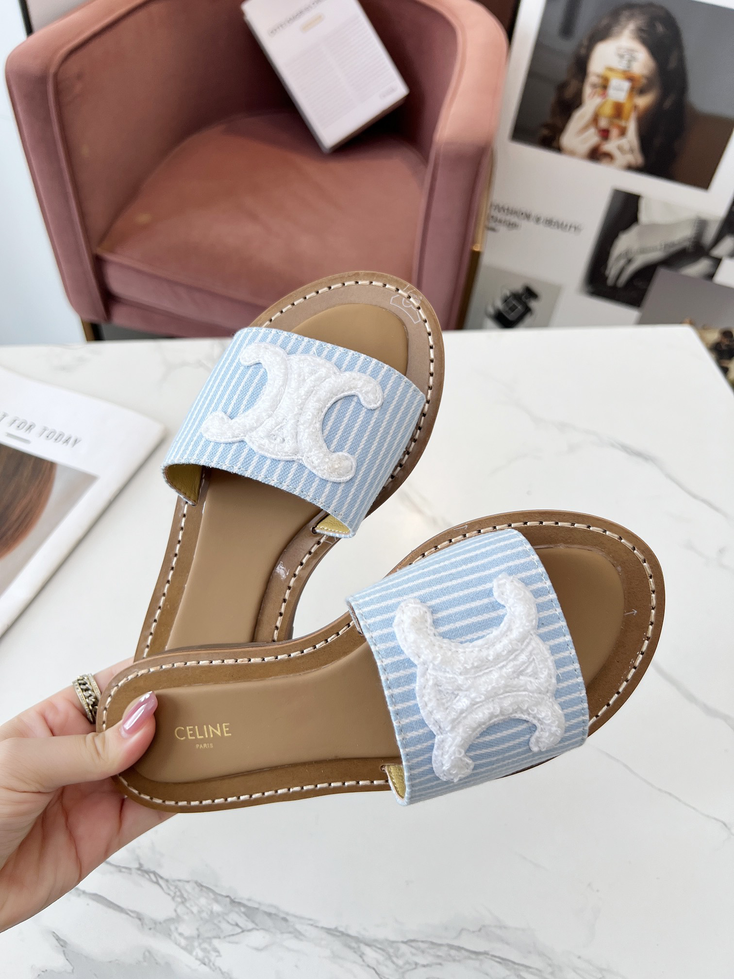 セリーヌです「CELINE」【新商品】セリーヌ トリオンフ ミュール / スライドシューズ