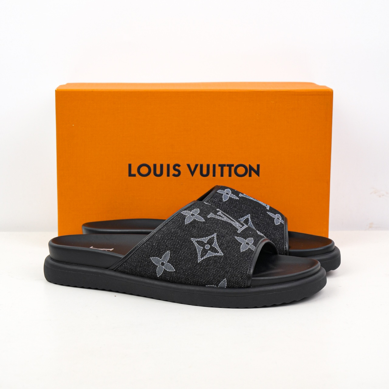 ルイ・ヴィトン「Louis Vuitton」ルイ・ヴィトン LV サンセット フラット コンフォート サンダル / スライドサンダル