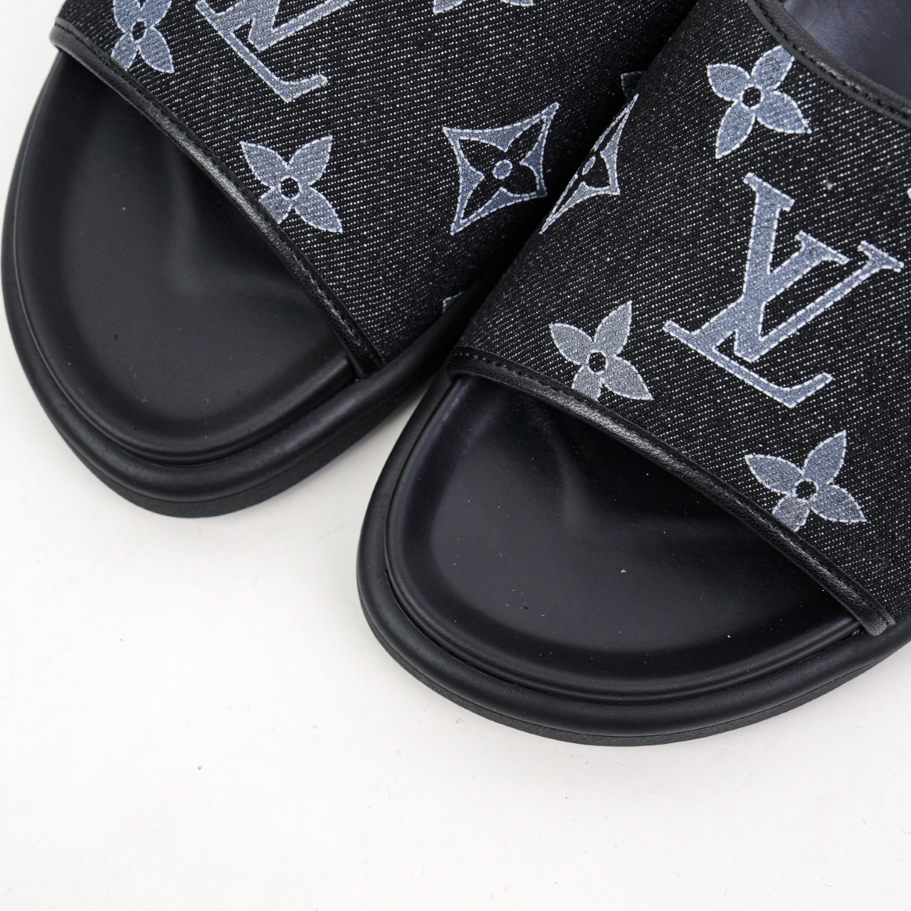 ルイ・ヴィトン「Louis Vuitton」ルイ・ヴィトン LV サンセット フラット コンフォート サンダル / スライドサンダル