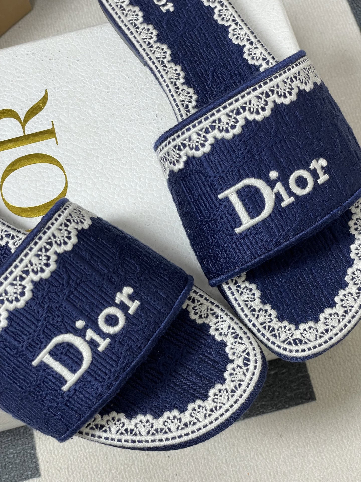 ディオール「Dior」【今年の新商品】ディオール ディオリビエラ レース×3D刺繍ミュール / スライドサンダル