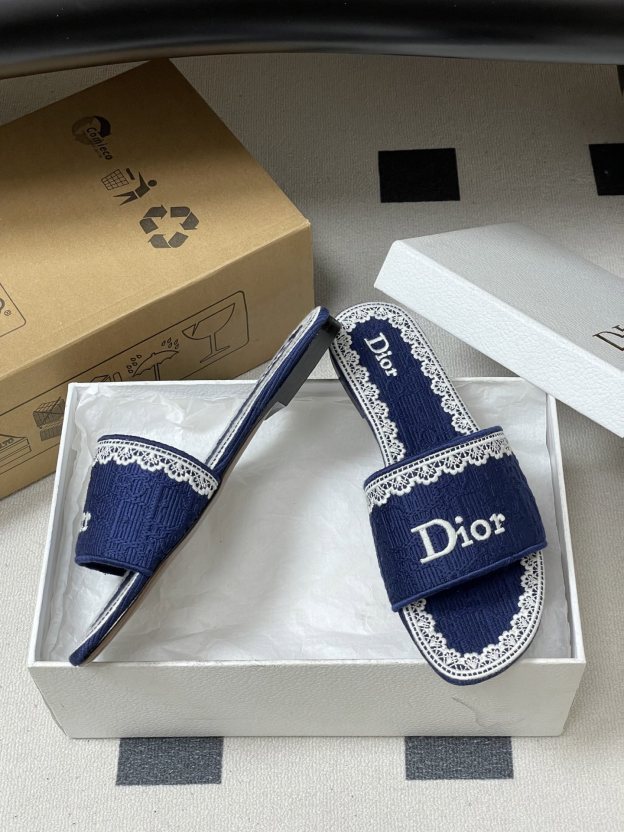 ディオール「Dior」【今年の新商品】ディオール ディオリビエラ レース×3D刺繍ミュール / スライドサンダル