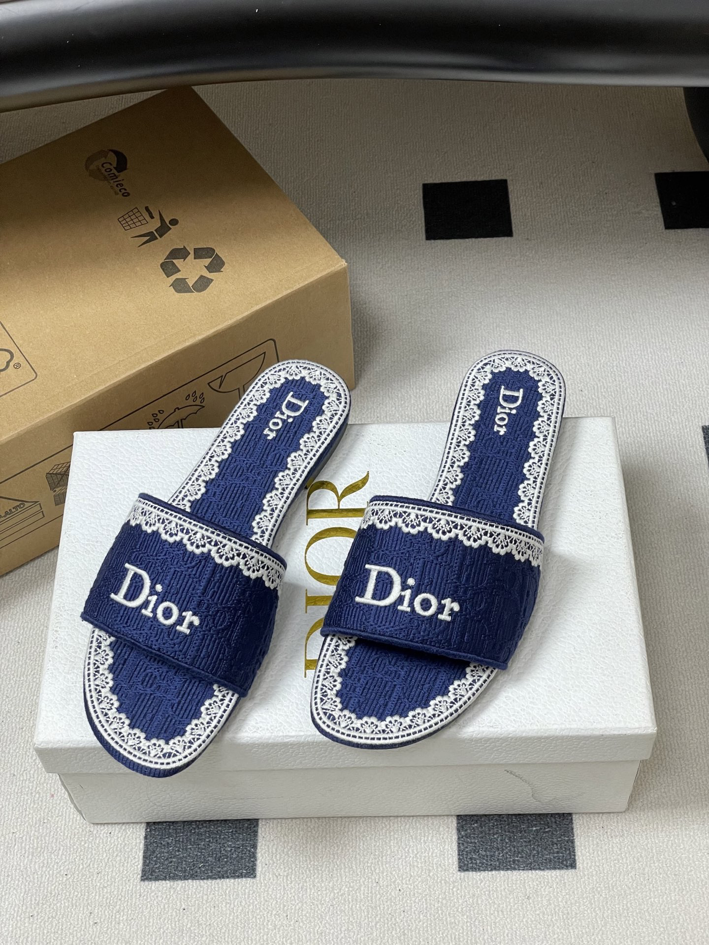 ディオール「Dior」【今年の新商品】ディオール ディオリビエラ レース×3D刺繍ミュール / スライドサンダル