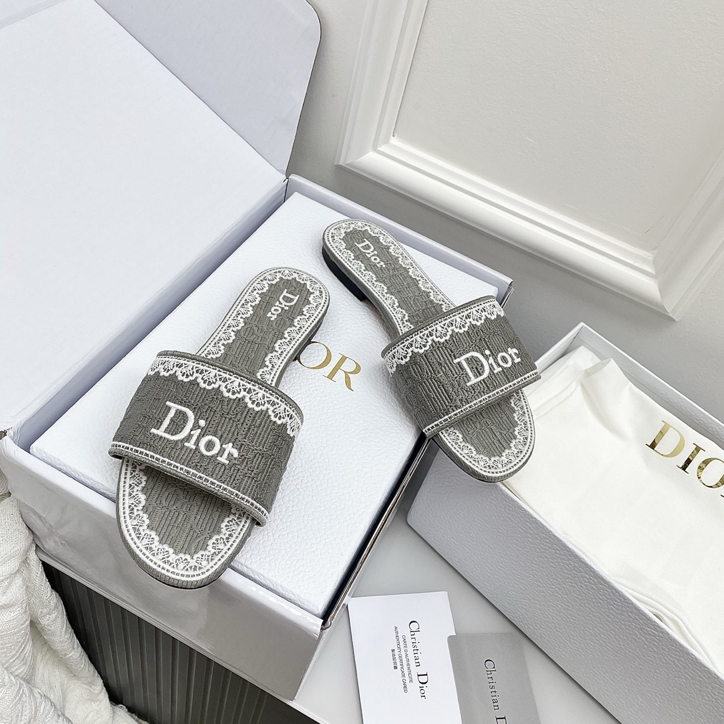 ディオール「Dior」【今年の新商品】ディオール ディオリビエラ レース×3D刺繍ミュール / スライドサンダル