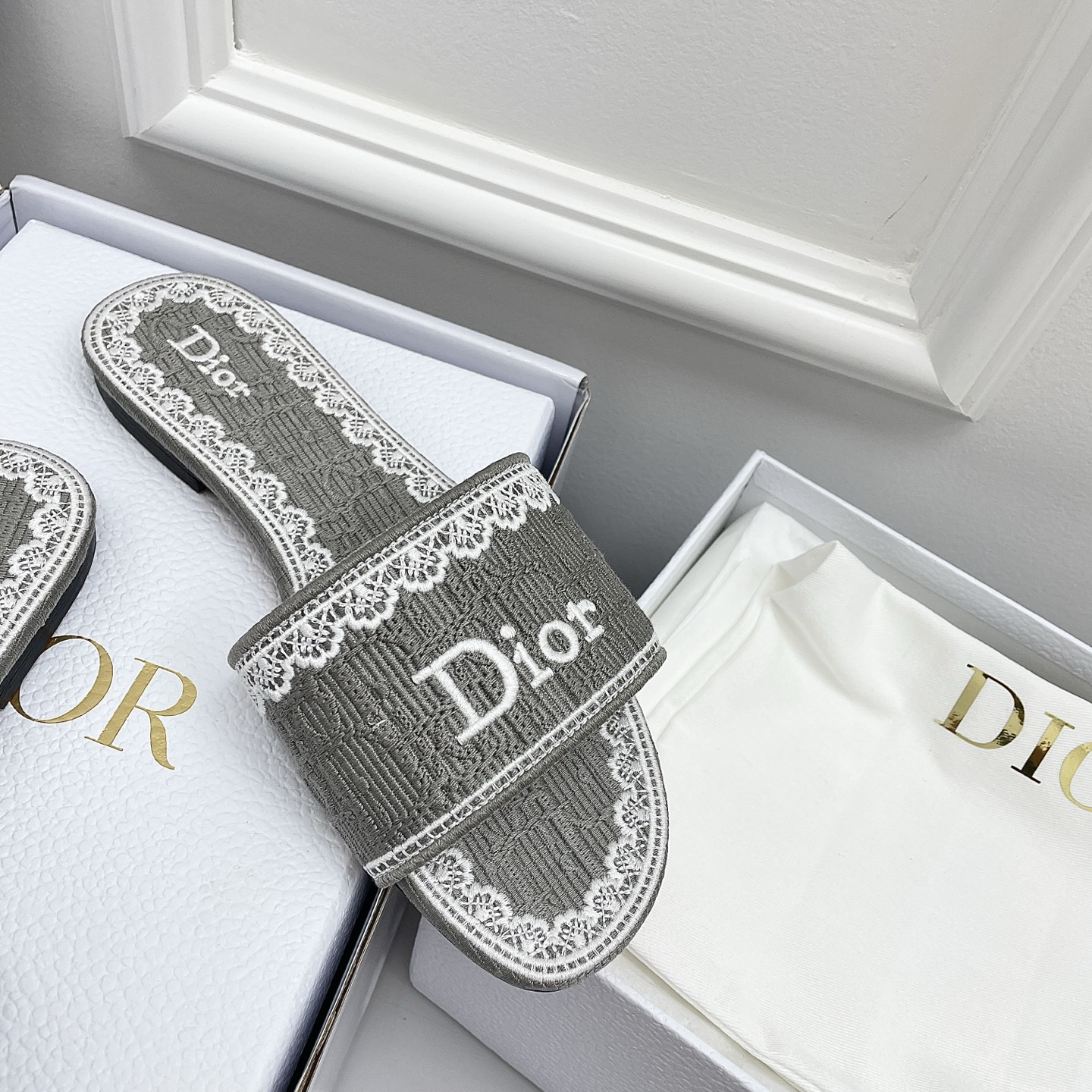 ディオール「Dior」【今年の新商品】ディオール ディオリビエラ レース×3D刺繍ミュール / スライドサンダル