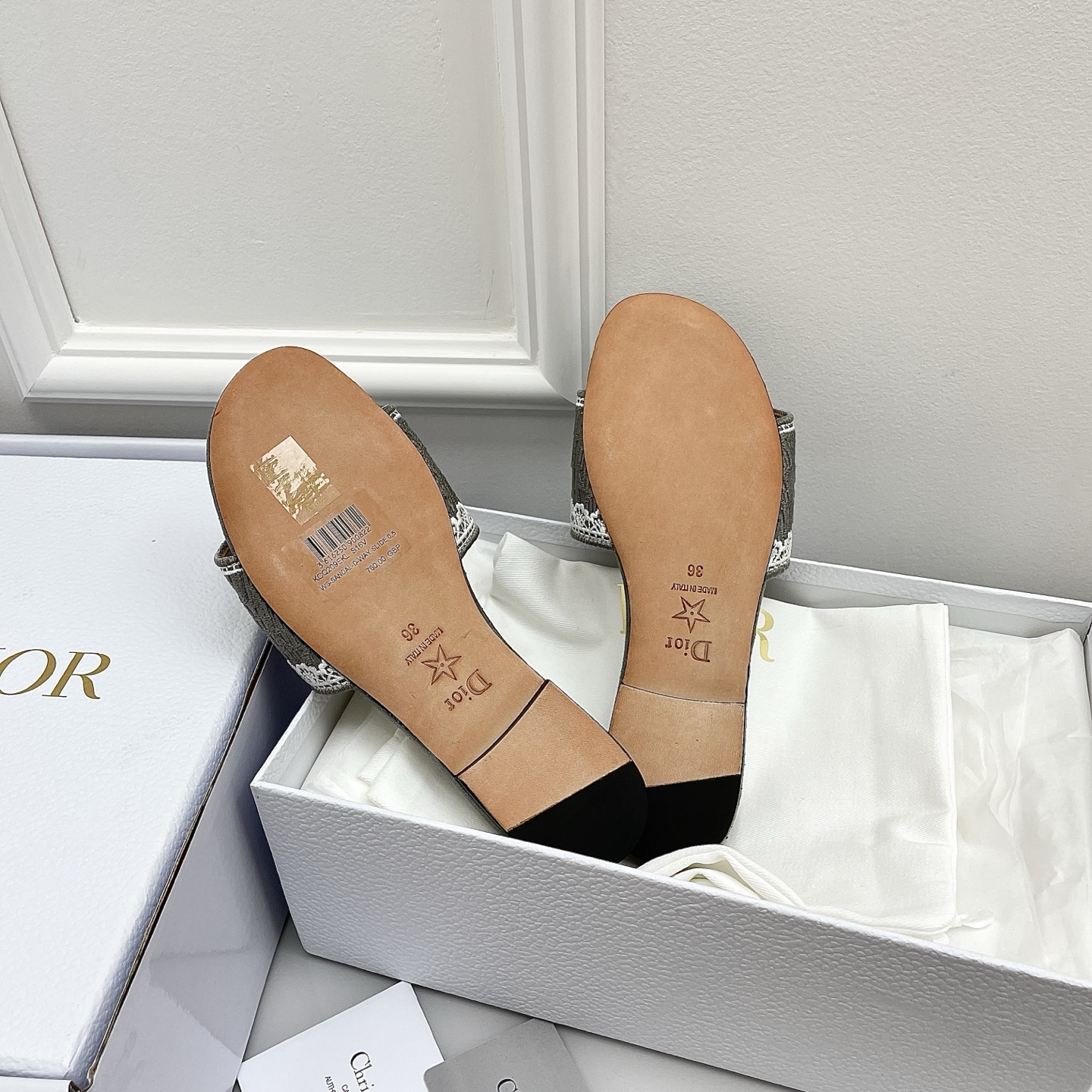 ディオール「Dior」【今年の新商品】ディオール ディオリビエラ レース×3D刺繍ミュール / スライドサンダル