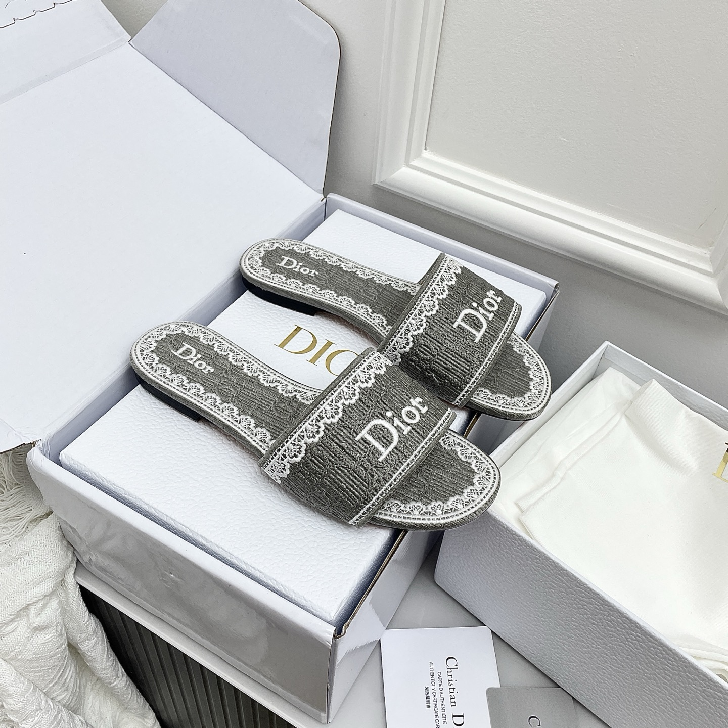 ディオール「Dior」【今年の新商品】ディオール ディオリビエラ レース×3D刺繍ミュール / スライドサンダル