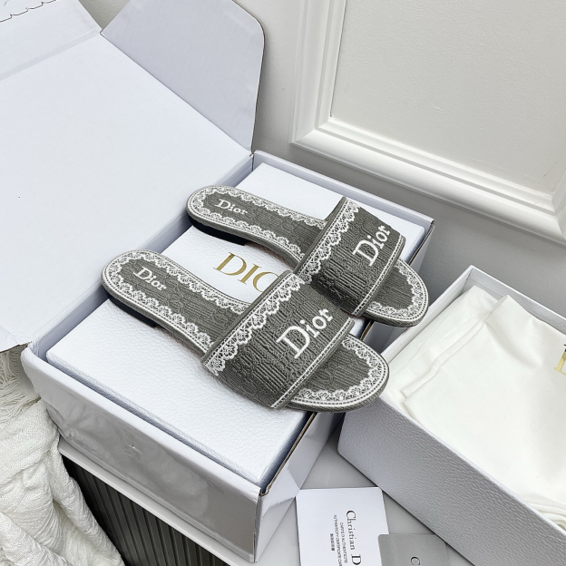 ディオール「Dior」【今年の新商品】ディオール ディオリビエラ レース×3D刺繍ミュール / スライドサンダル