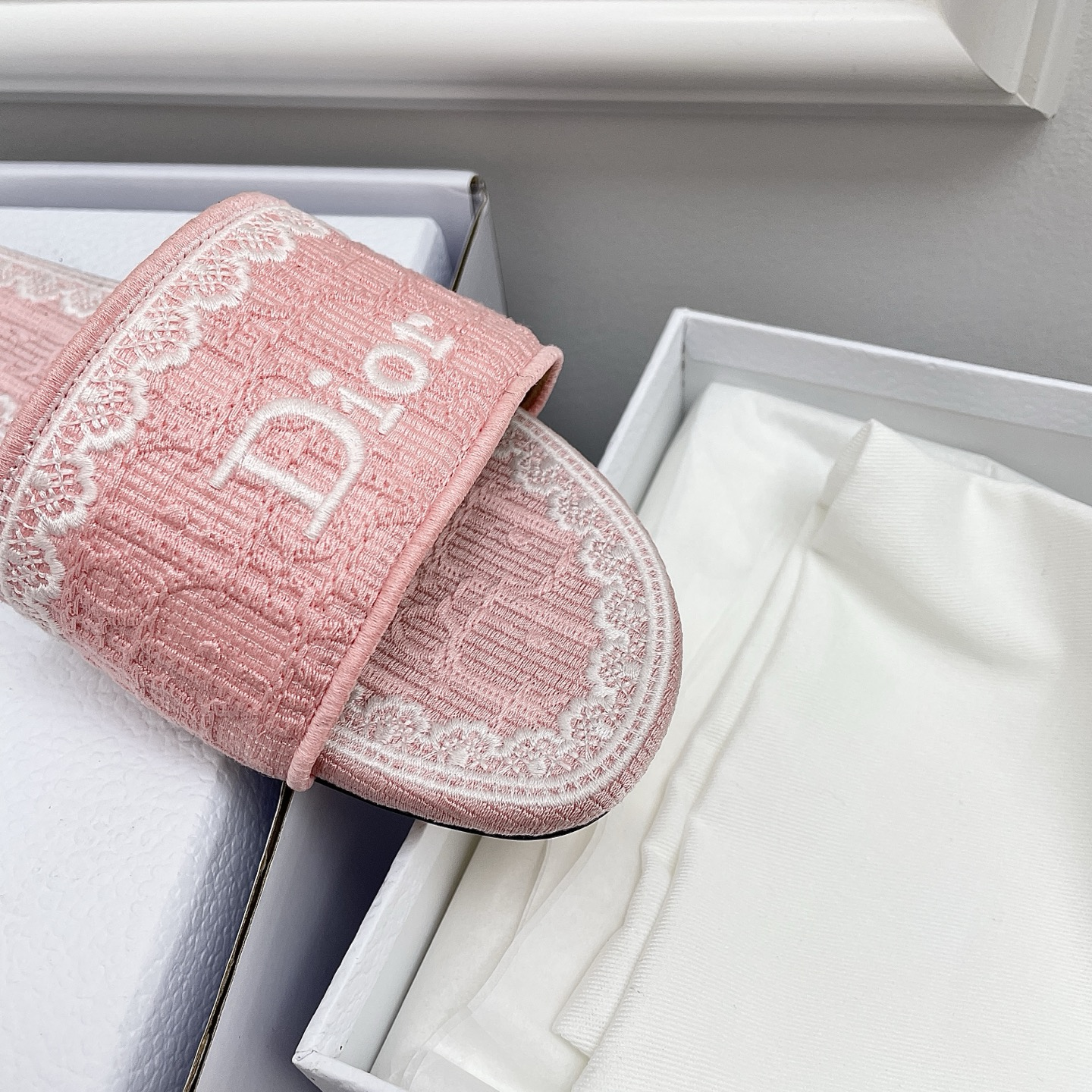 ディオール「Dior」ディオール ディオリビエラ レース×3D刺繍ミュール / スライドサンダル