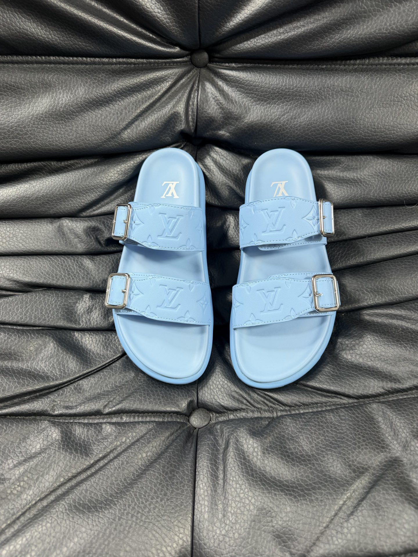 ルイ・ヴィトン「Louis Vuitton」ルイ・ヴィトン LV サンセット フラット コンフォート サンダル（モノグラムキャンバス） / スライドサンダル