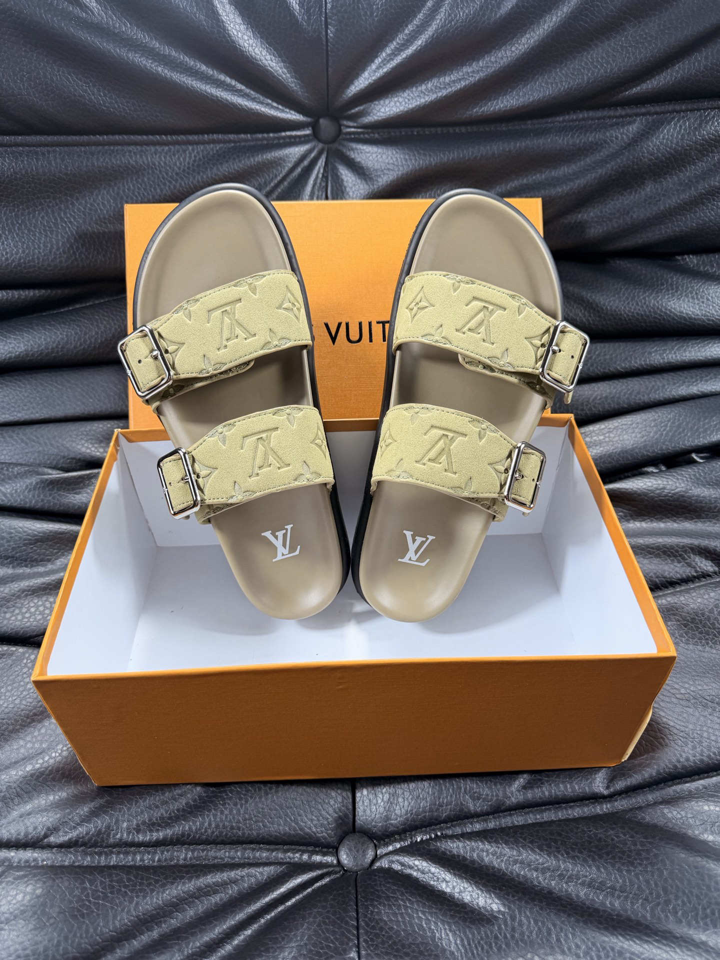 ルイ・ヴィトン「Louis Vuitton」ルイ・ヴィトン LV サンセット フラット コンフォート サンダル（モノグラムキャンバス） / スライドサンダル
