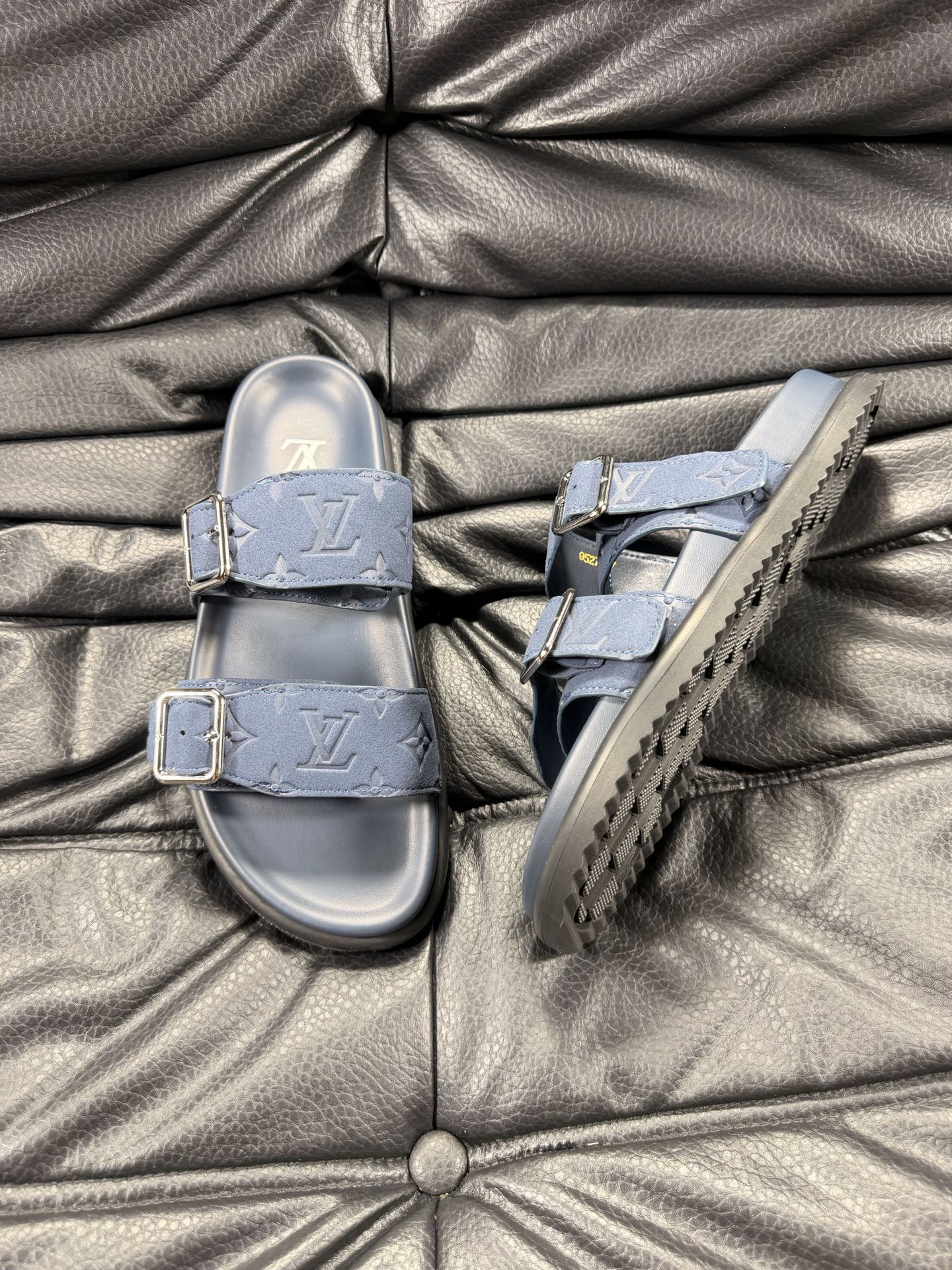 ルイ・ヴィトン「Louis Vuitton」ルイ・ヴィトン LV サンセット フラット コンフォート サンダル（モノグラムキャンバス） / スライドサンダル
