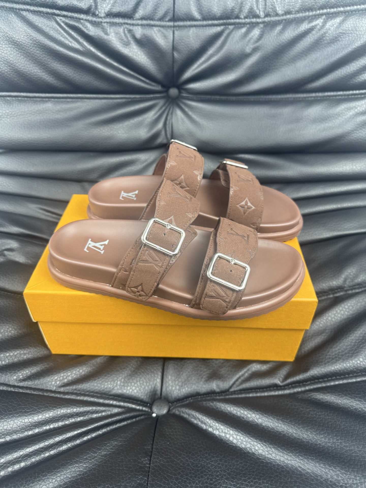 ルイ・ヴィトン「Louis Vuitton」ルイ・ヴィトン LV サンセット フラット コンフォート サンダル（モノグラムキャンバス） / スライドサンダル
