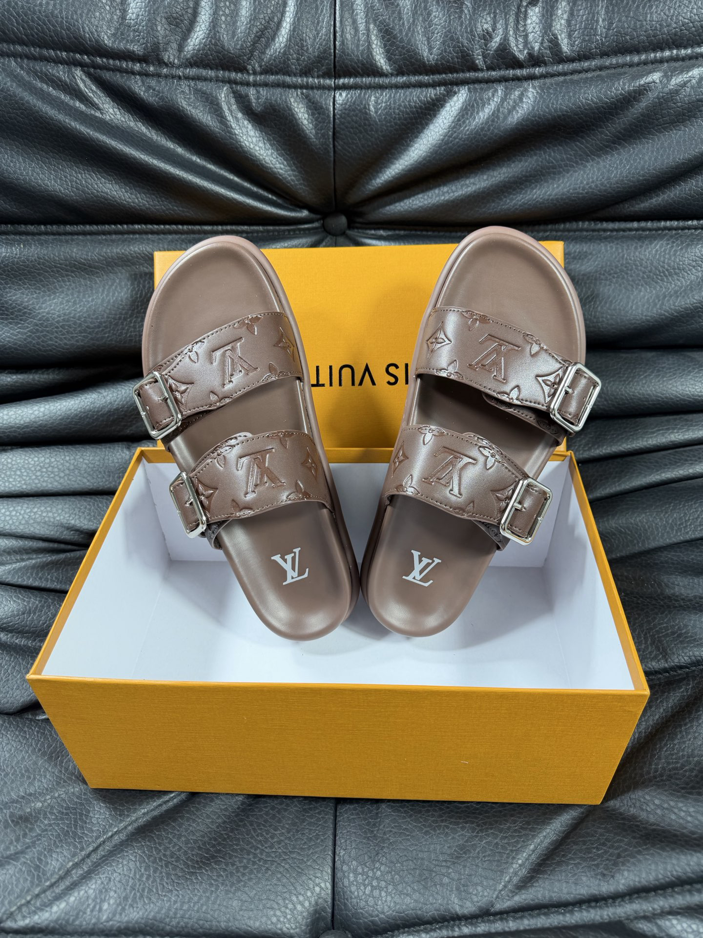 ルイ・ヴィトン「Louis Vuitton」ルイ・ヴィトン LV サンセット フラット コンフォート サンダル（モノグラムキャンバス） / スライドサンダル